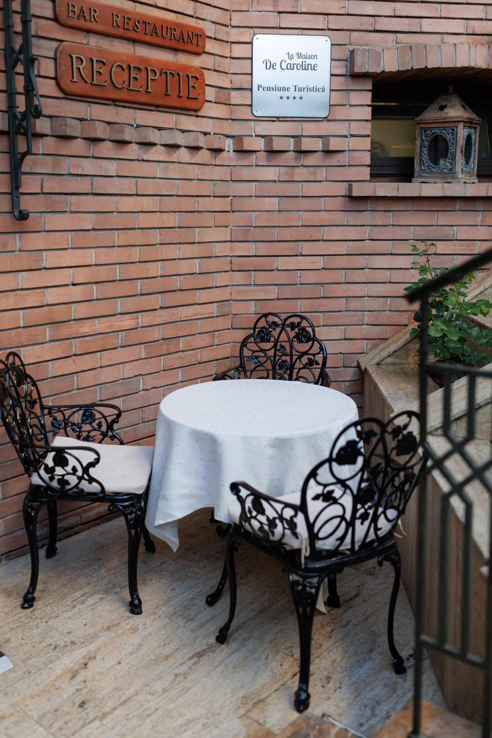 Day in La Maison de Caroline