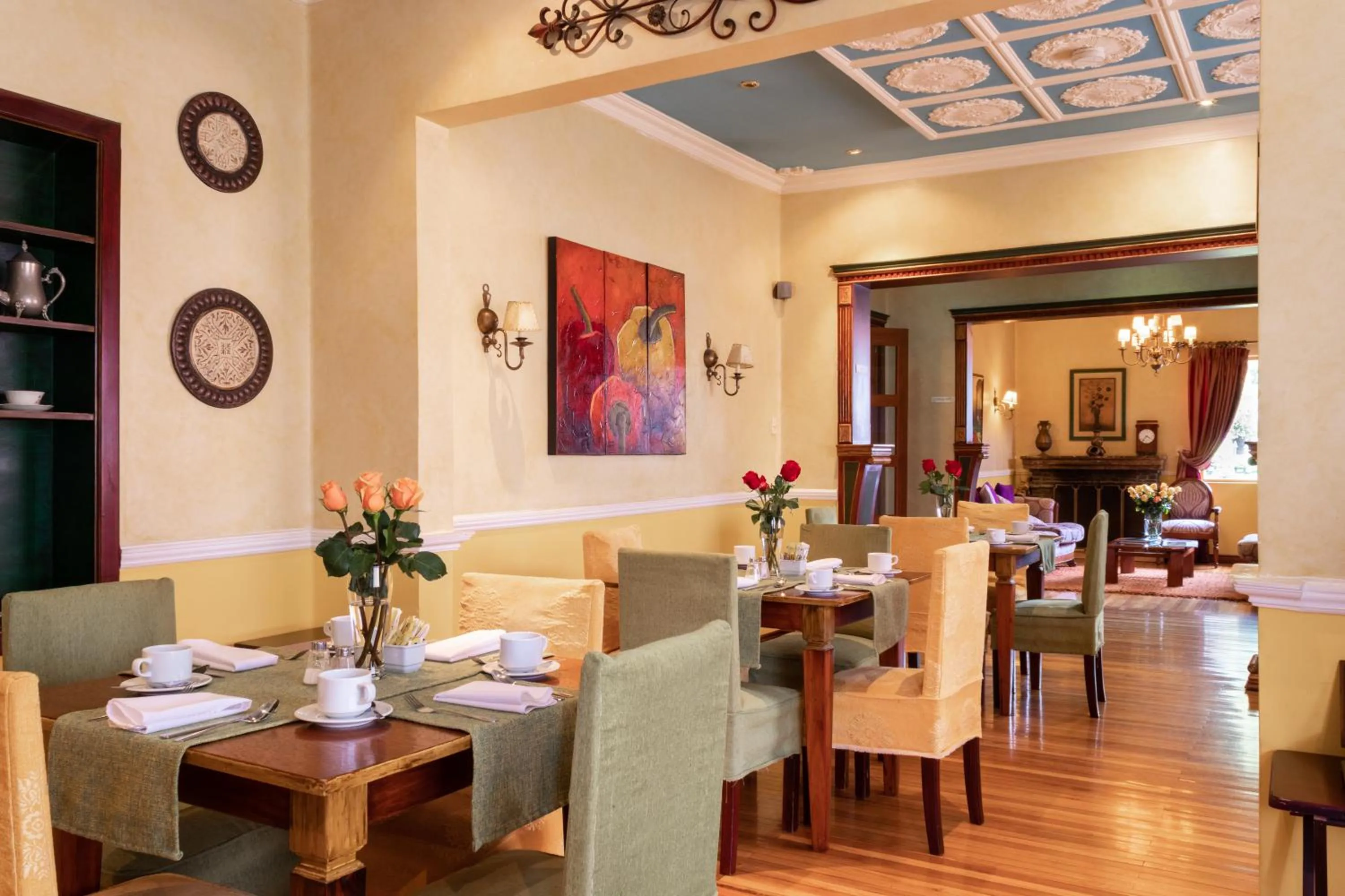 Restaurant/places to eat in Casa Aliso Hotel Boutique