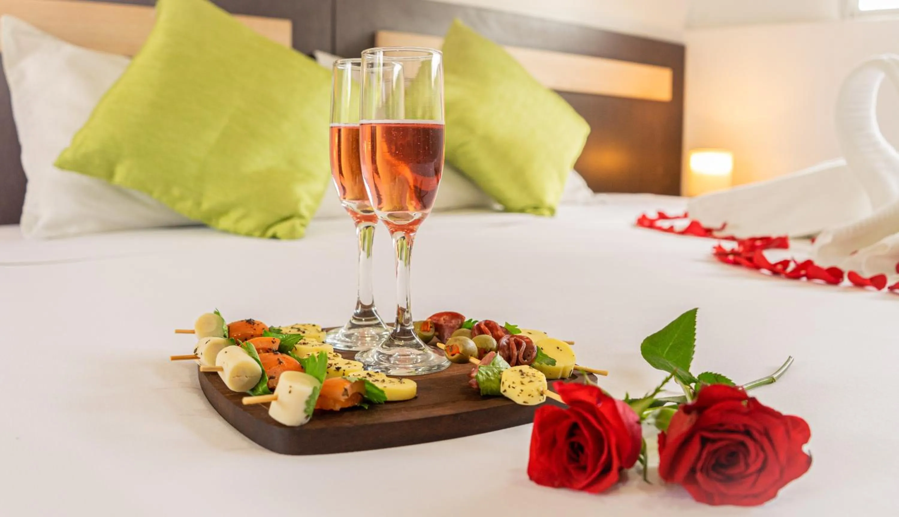 Bed in Hotel MC Suites - Confort cerca del Aeropuerto