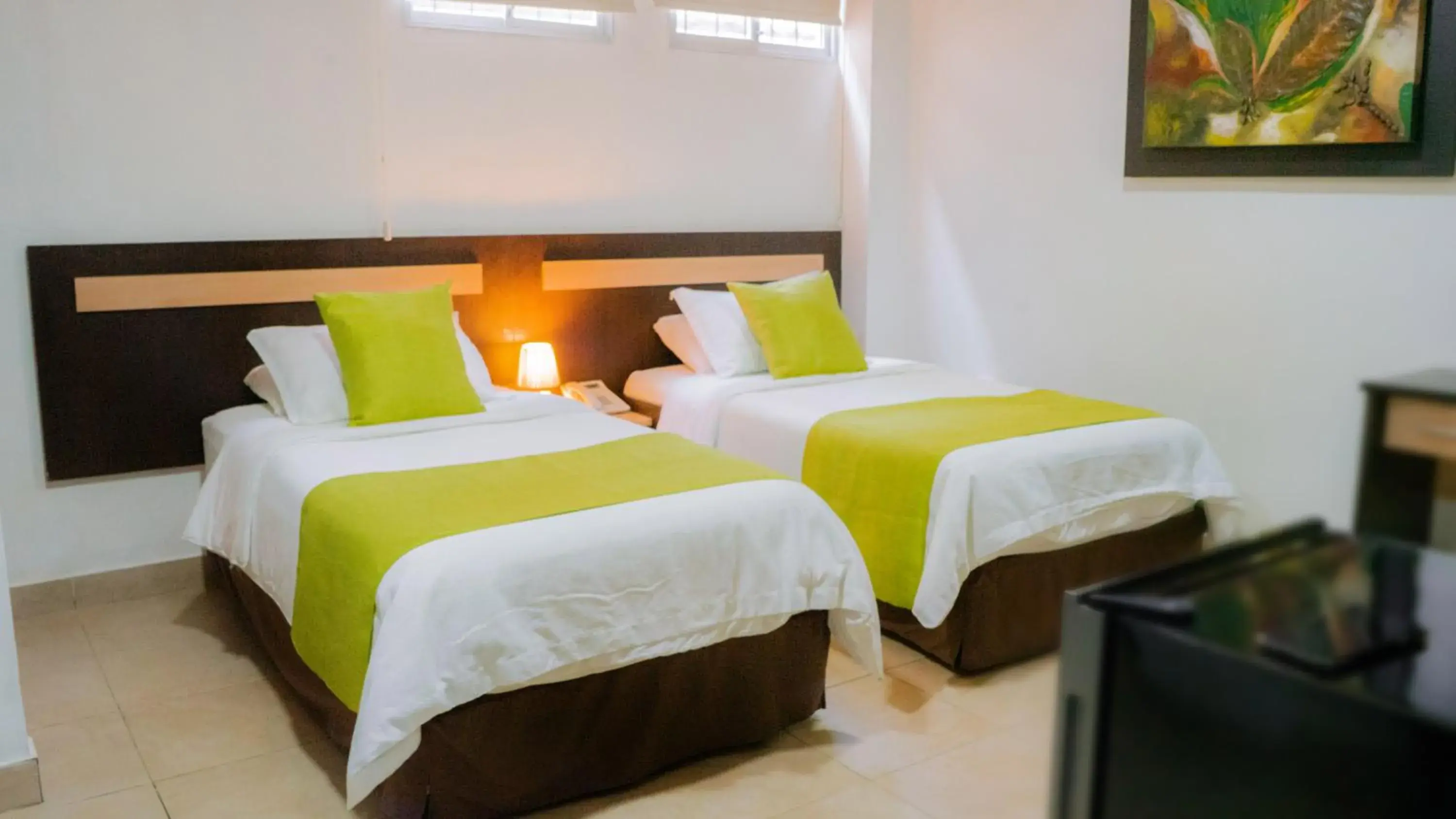 Twin Room - single occupancy in Hotel MC Suites - Confort cerca del Aeropuerto Twin Room - single occupancy in Hotel MC Suites - Confort cerca del Aeropuerto