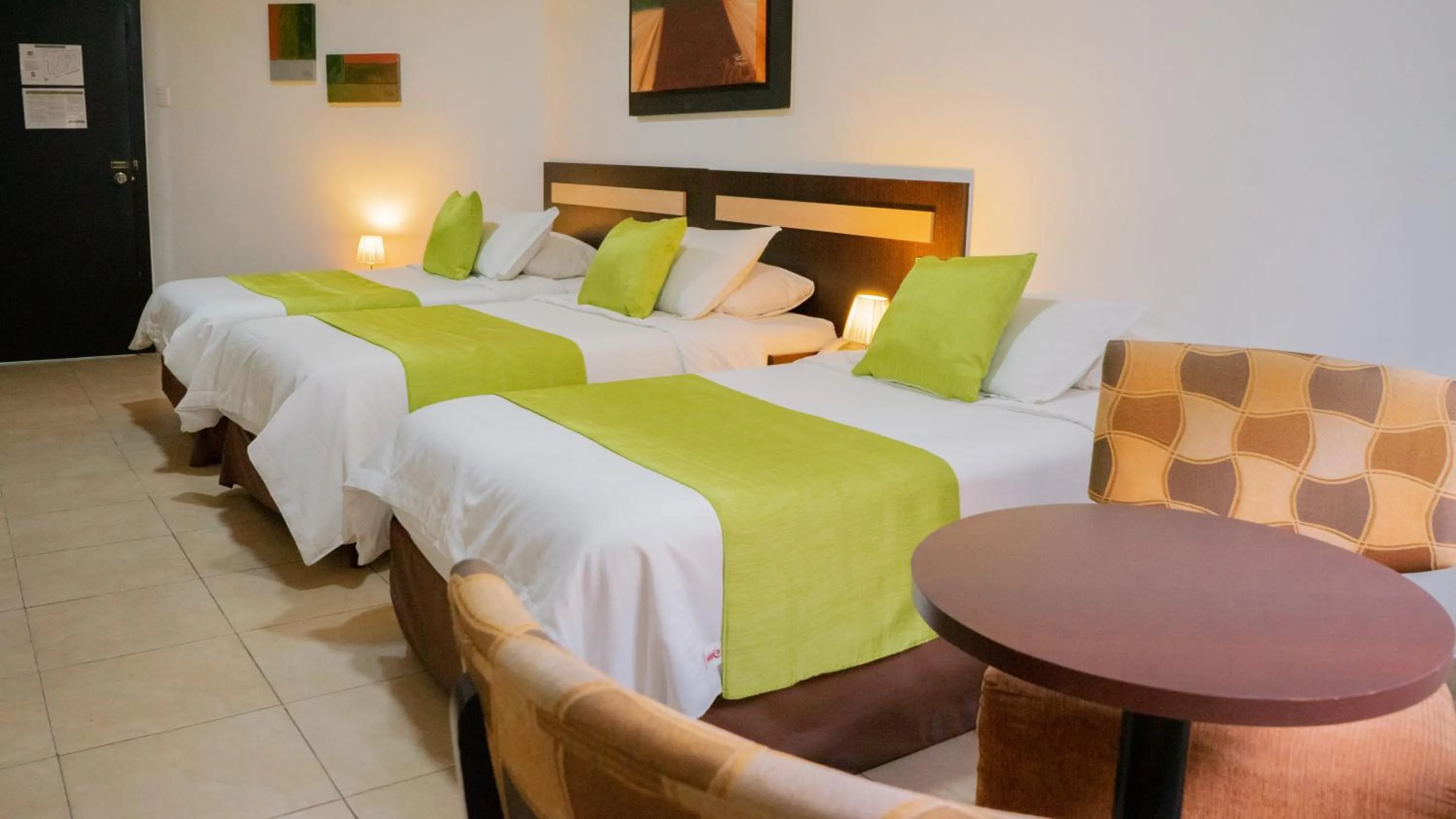 Photo of the whole room, Bed in Hotel MC Suites - Confort cerca del Aeropuerto