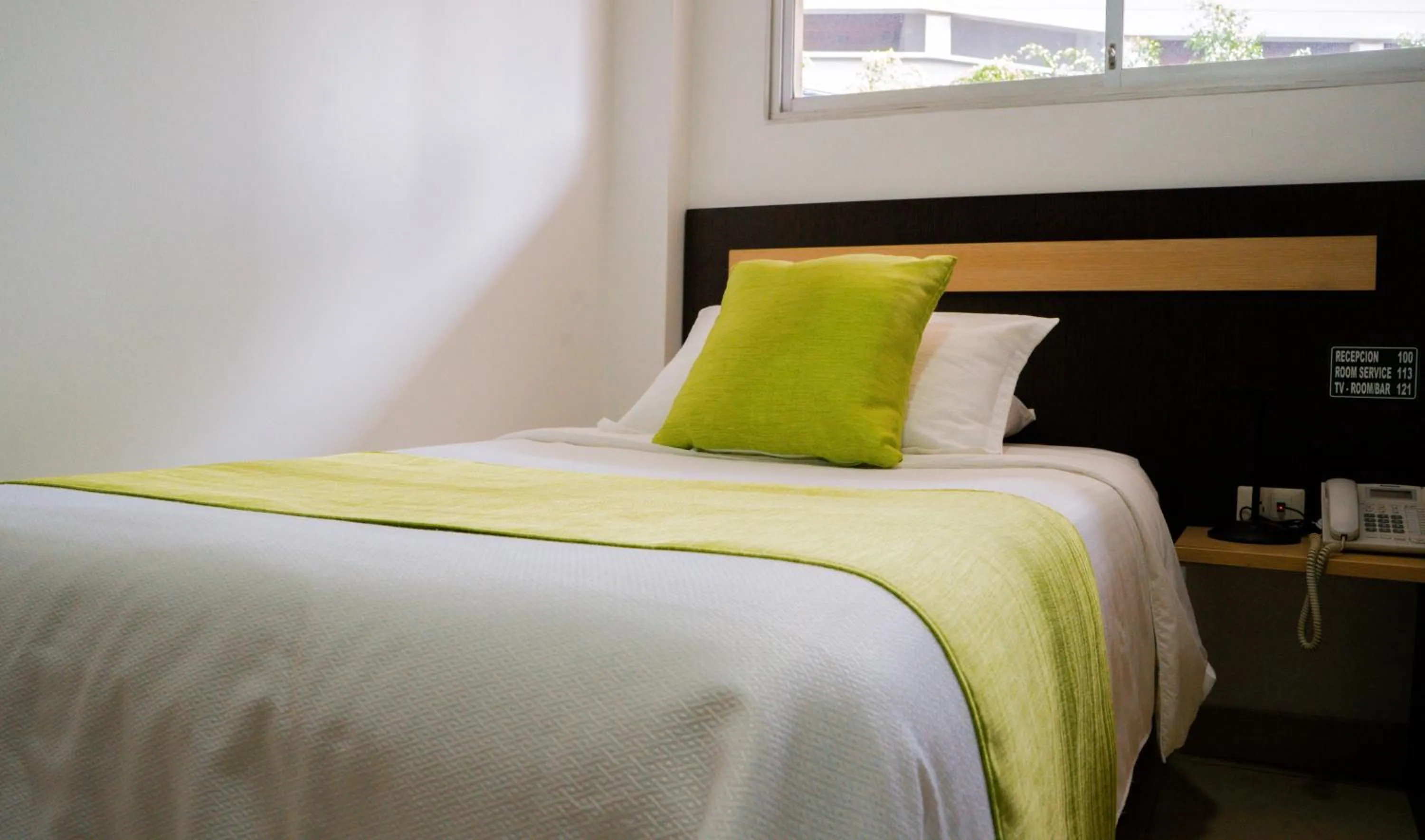 Bed in Hotel MC Suites - Confort cerca del Aeropuerto