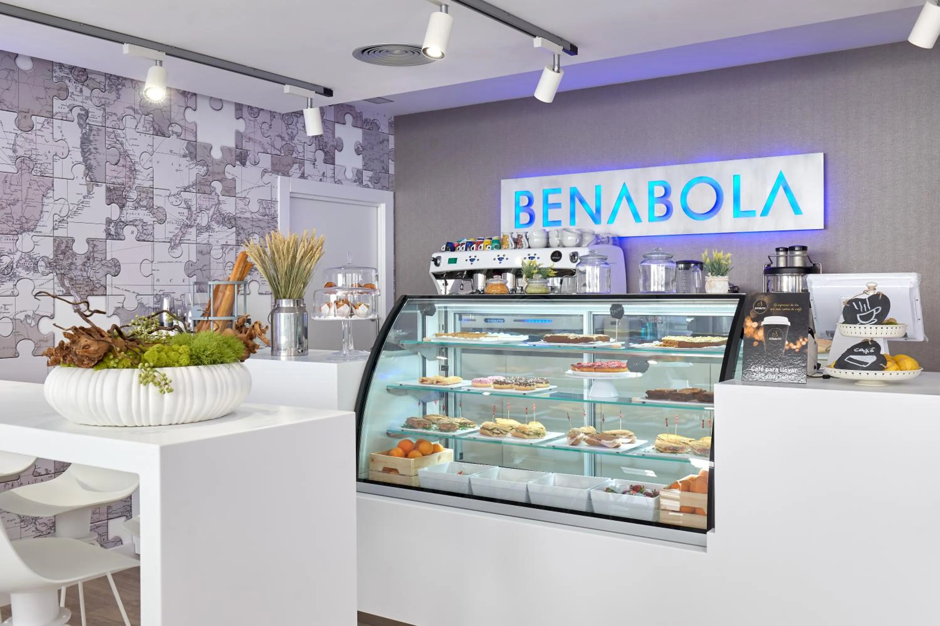 Food and drinks in Benabola Hotel & Suites