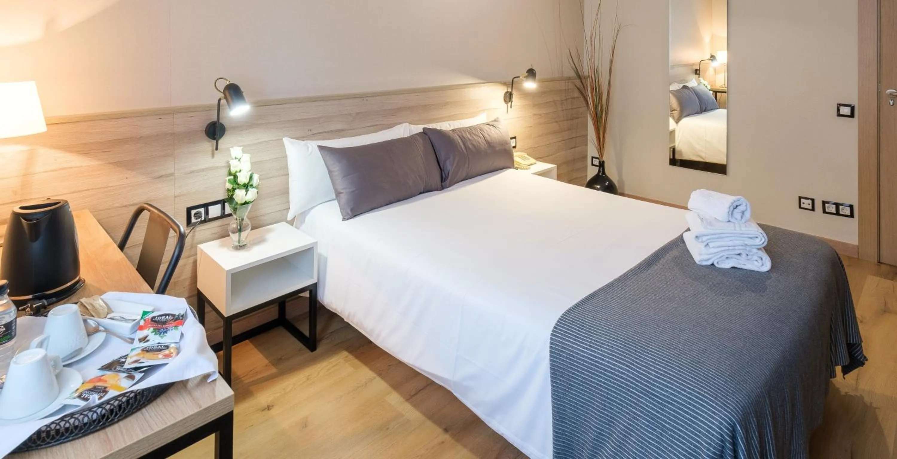 Bed in Hotel Torres Manlleu