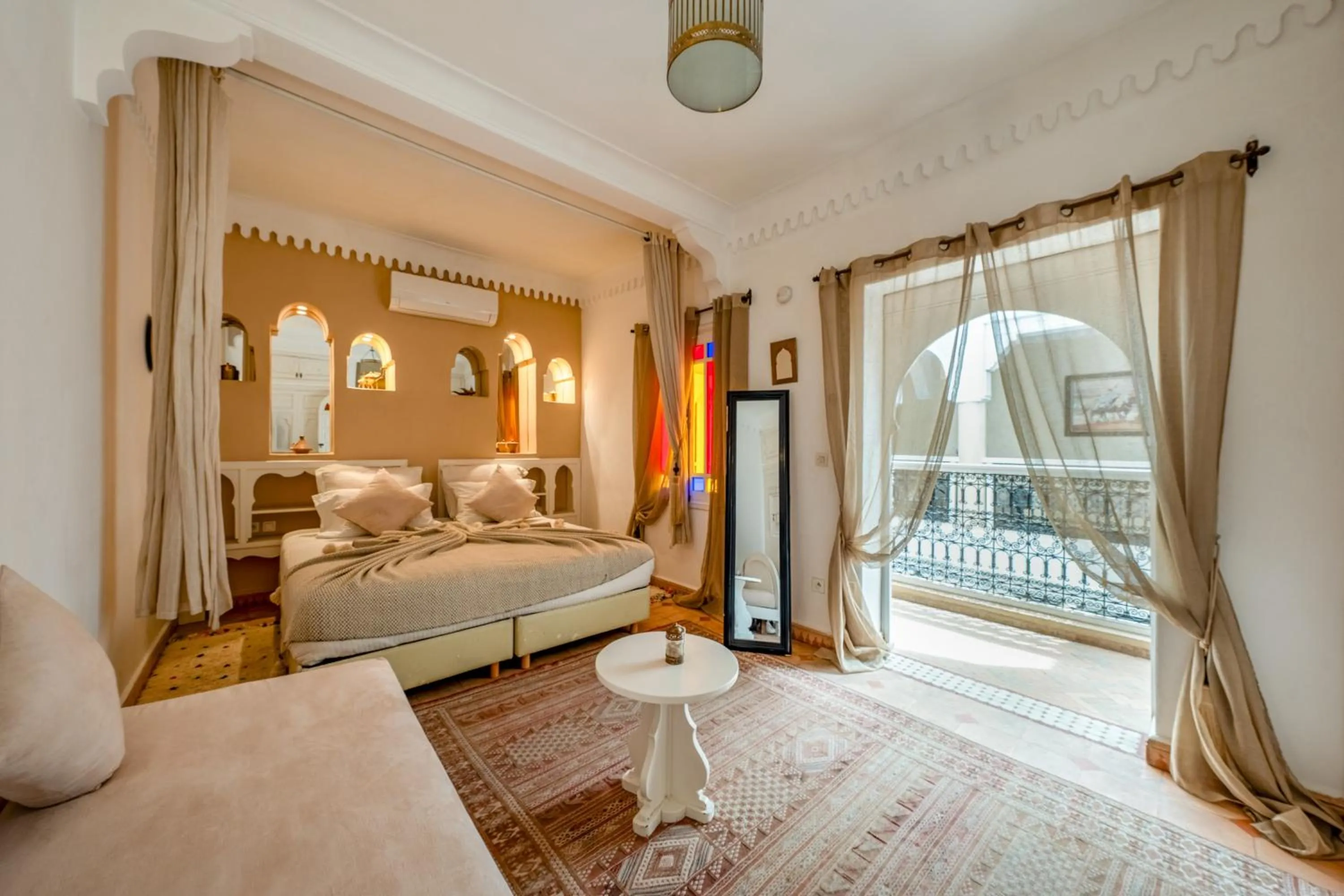 Bed in RIAD AWINATI Location Privatisée ,piscine chauffée , beau Rooftop