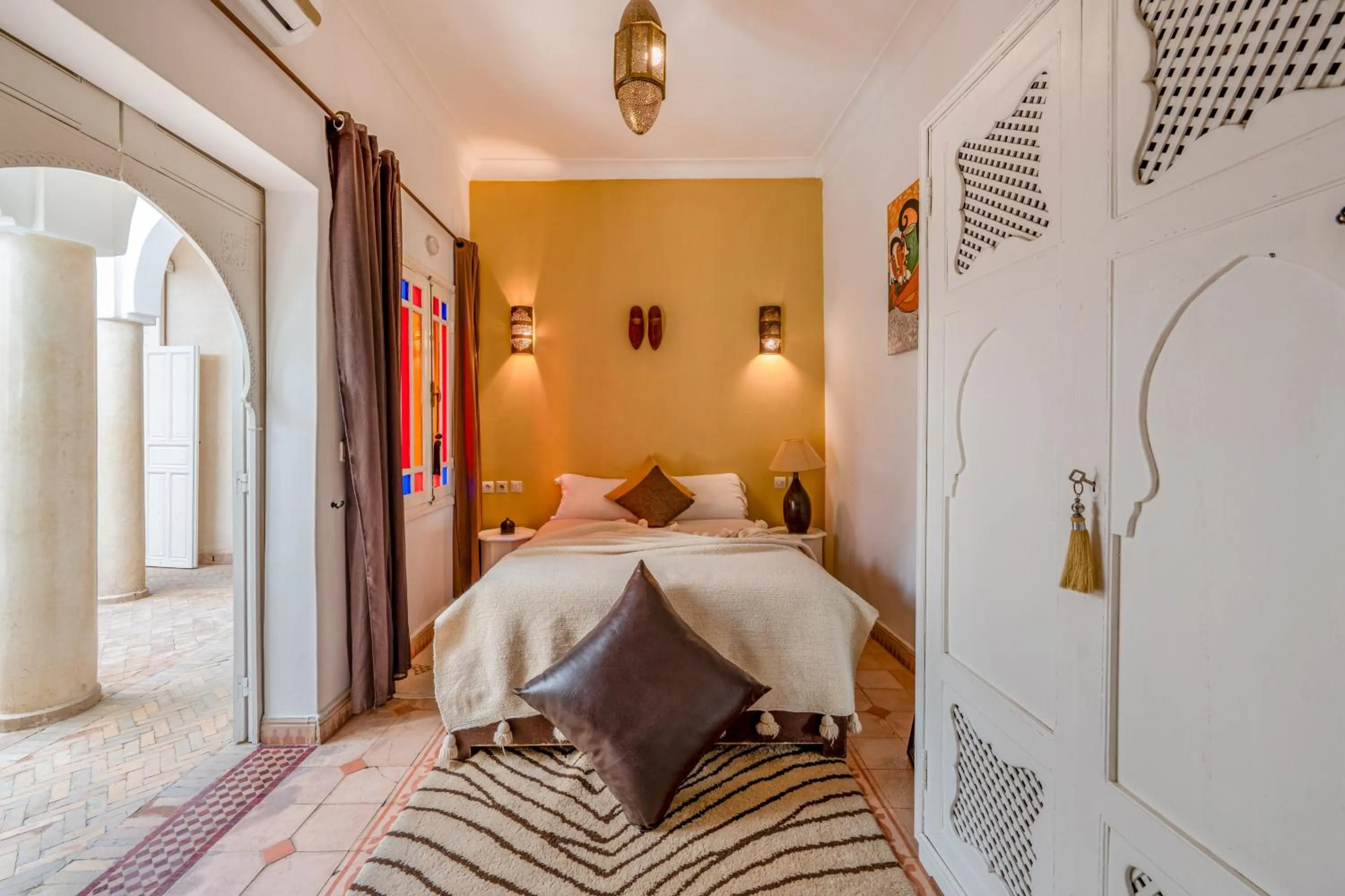 Bed in RIAD AWINATI Location Privatisée ,piscine chauffée , beau Rooftop