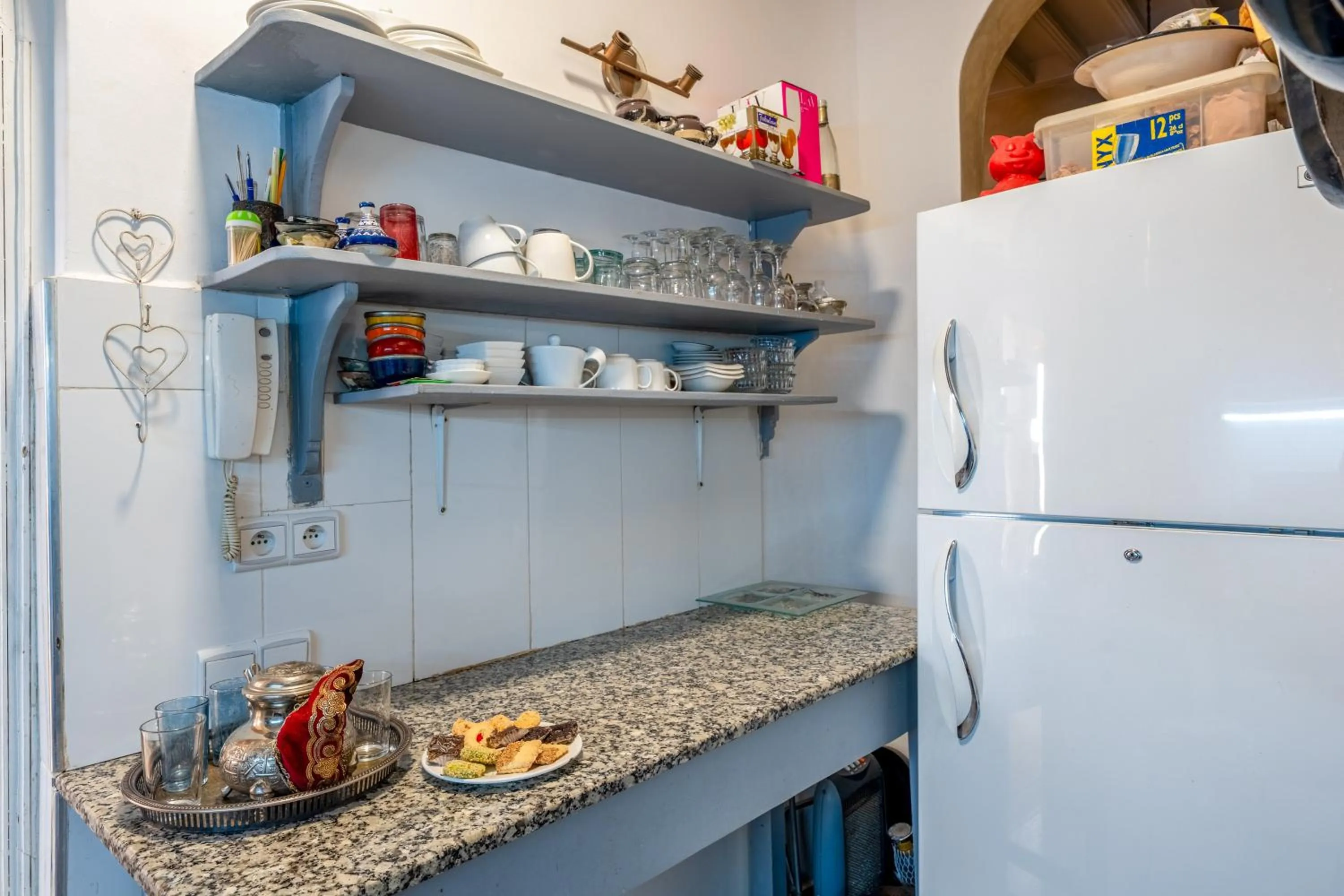 Kitchen or kitchenette in RIAD AWINATI Location Privatisée ,piscine chauffée , beau Rooftop