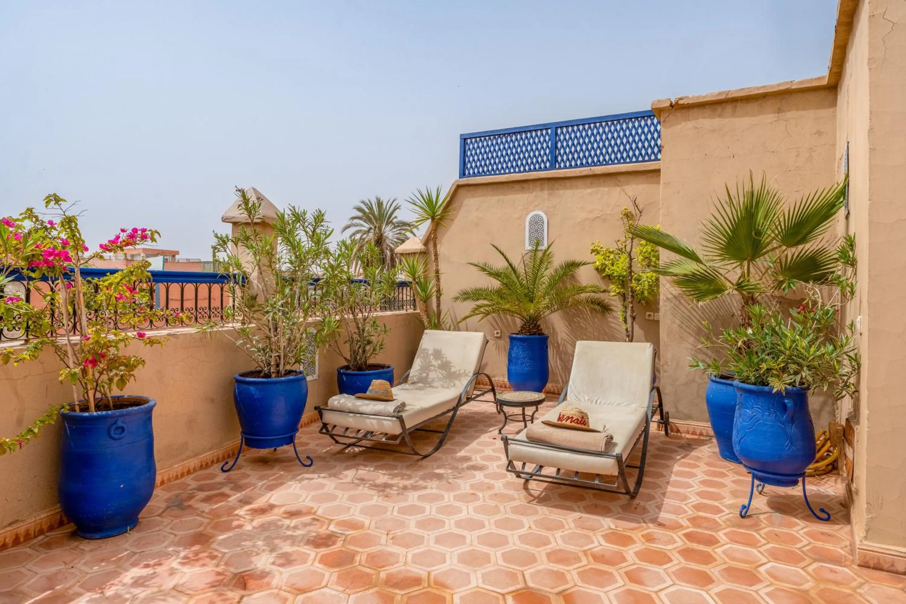 Balcony/Terrace in RIAD AWINATI Location Privatisée ,piscine chauffée , beau Rooftop