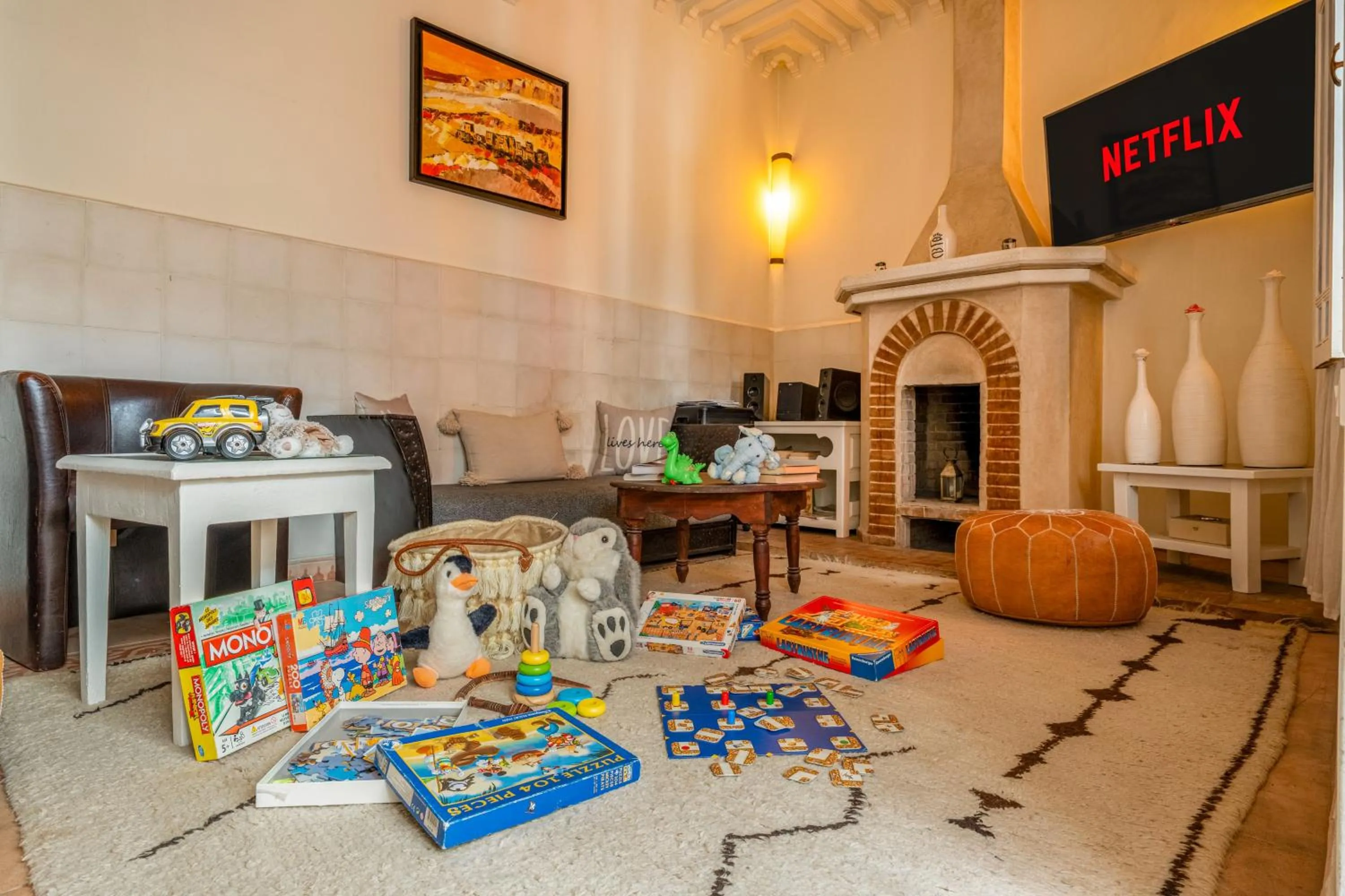 Living room in RIAD AWINATI Location Privatisée ,piscine chauffée , beau Rooftop