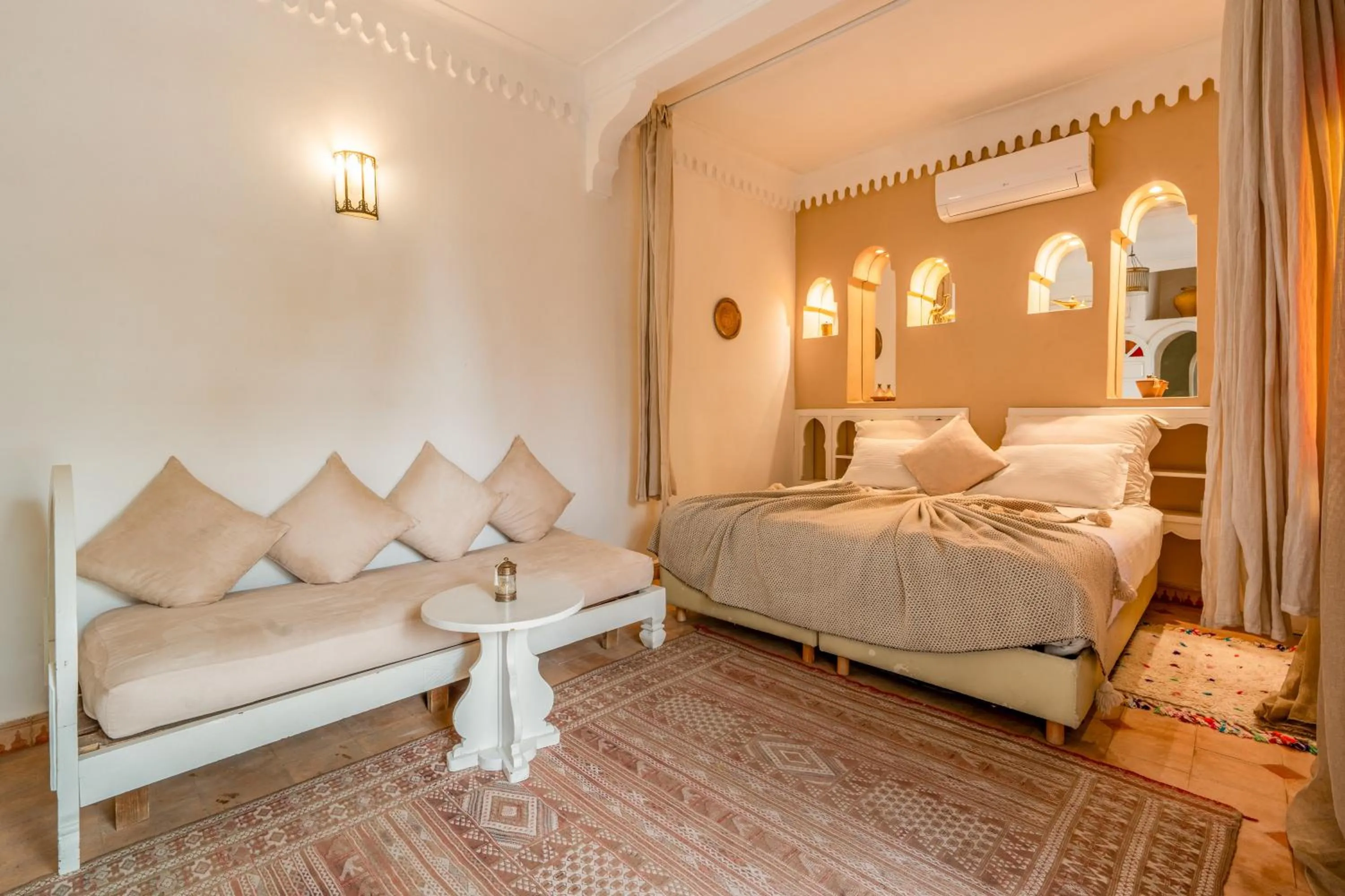 Bed in RIAD AWINATI Location Privatisée ,piscine chauffée , beau Rooftop