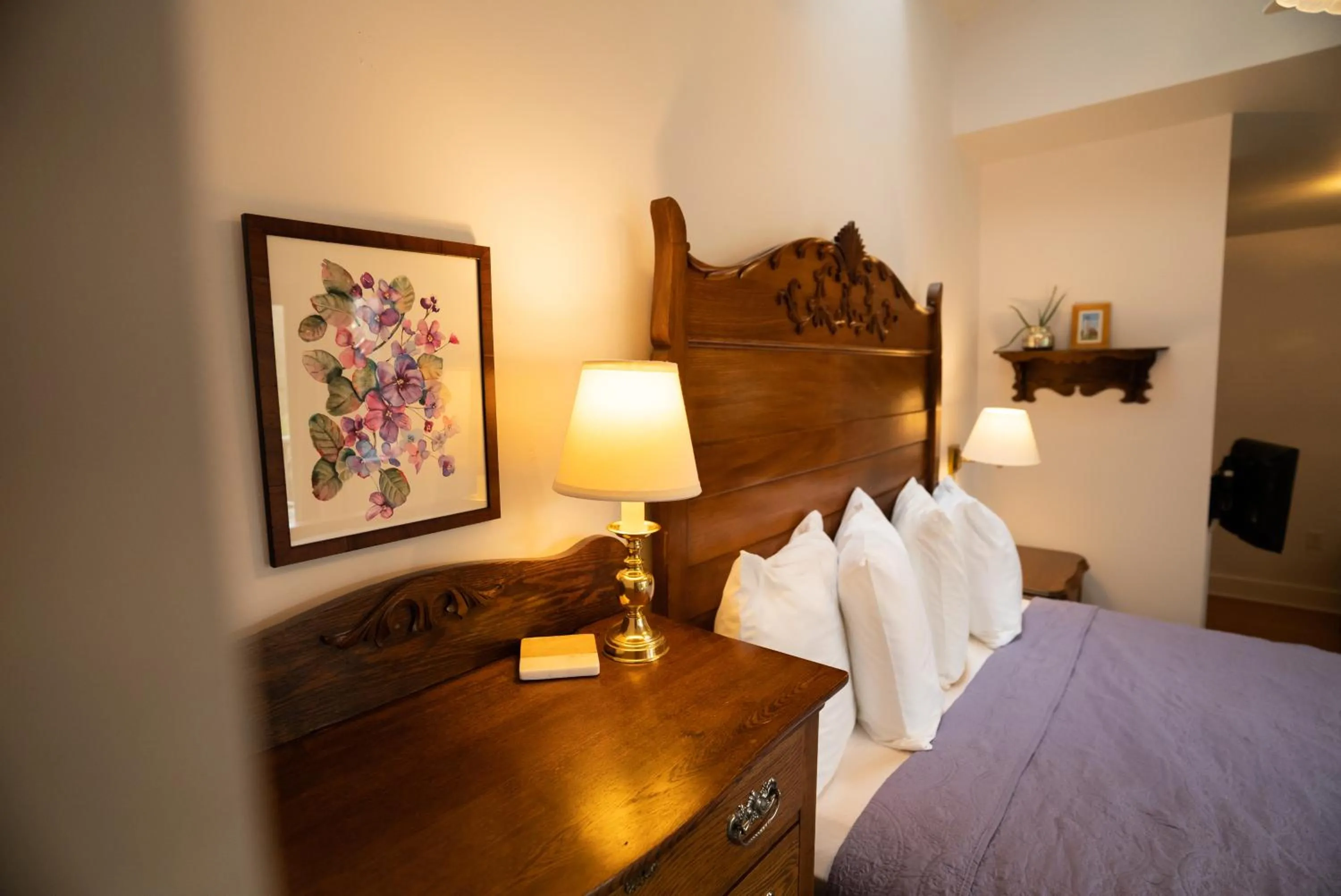 Bed in Garden Grove Inn Bed and Breakfast