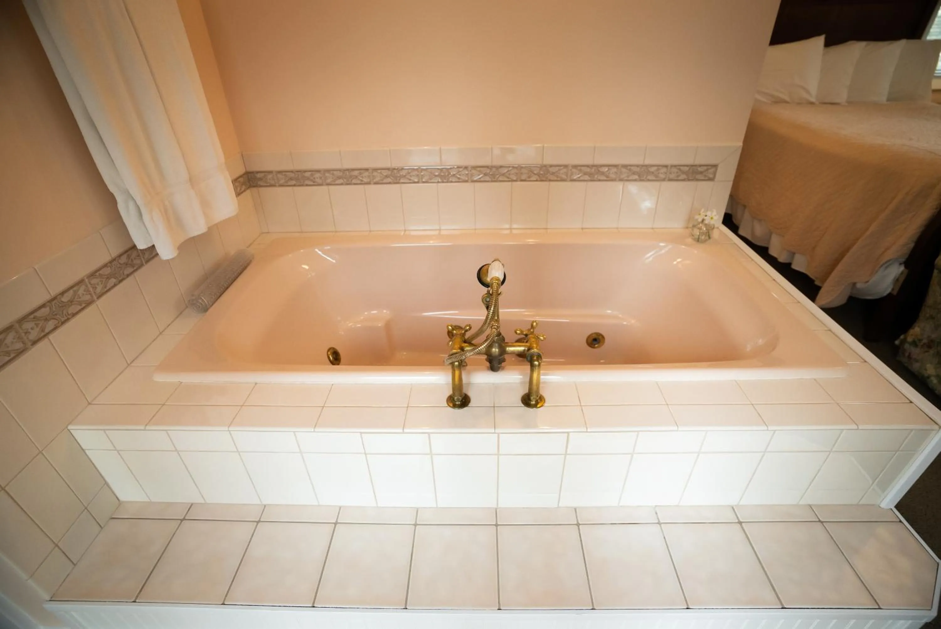 Bath in Garden Grove Inn Bed and Breakfast