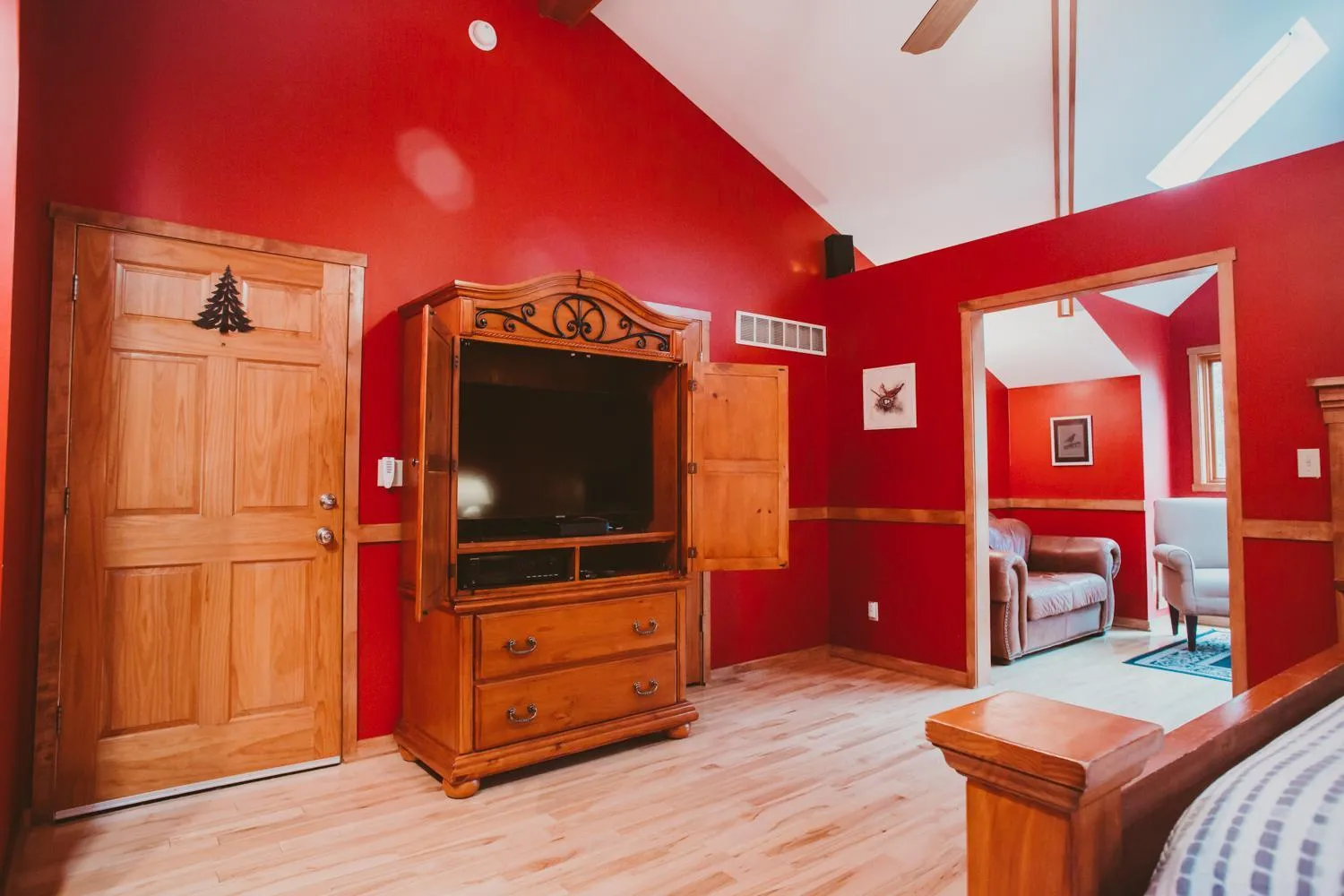 TV and multimedia, Bed in Garden Grove Inn Bed and Breakfast
