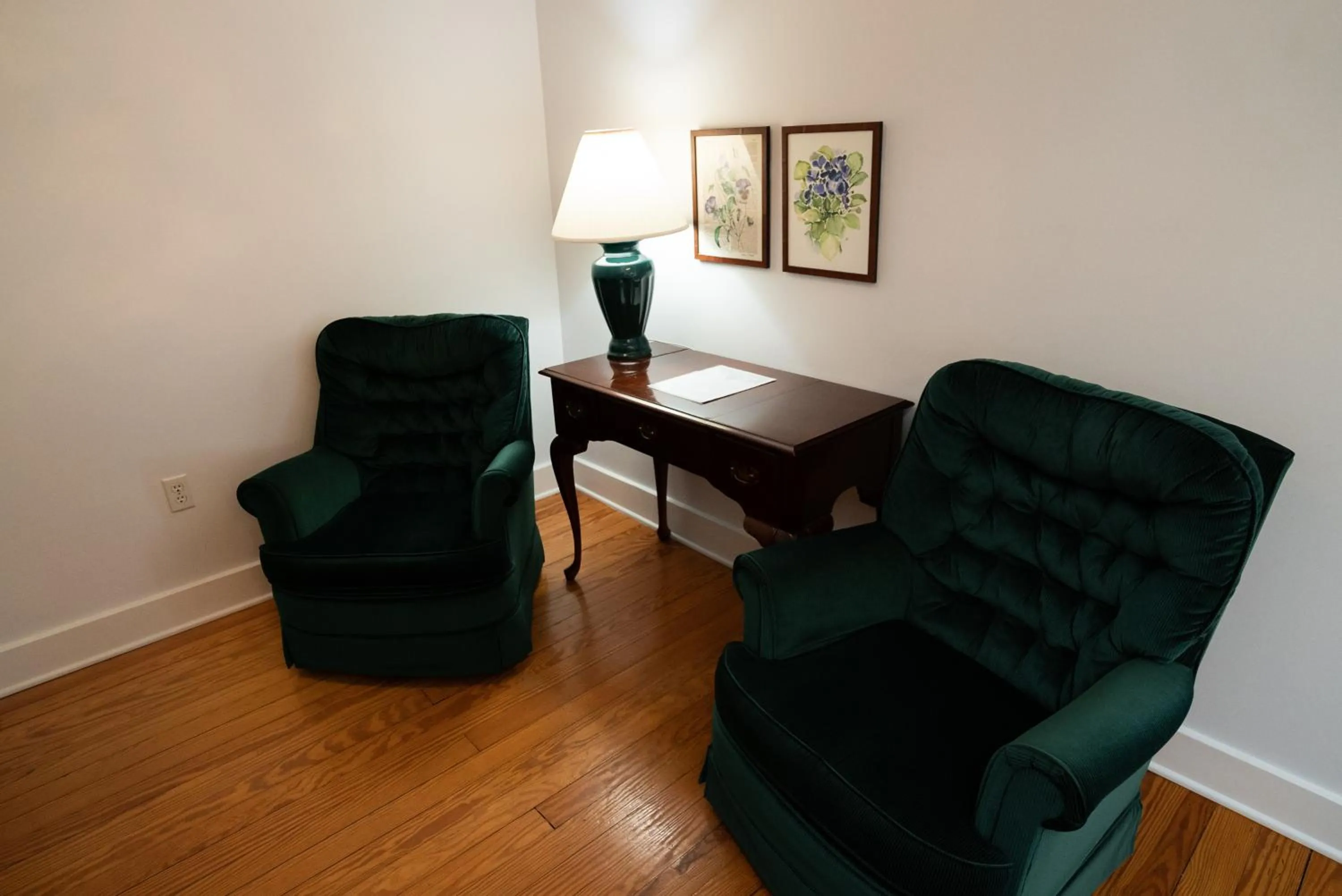 Seating area in Garden Grove Inn Bed and Breakfast