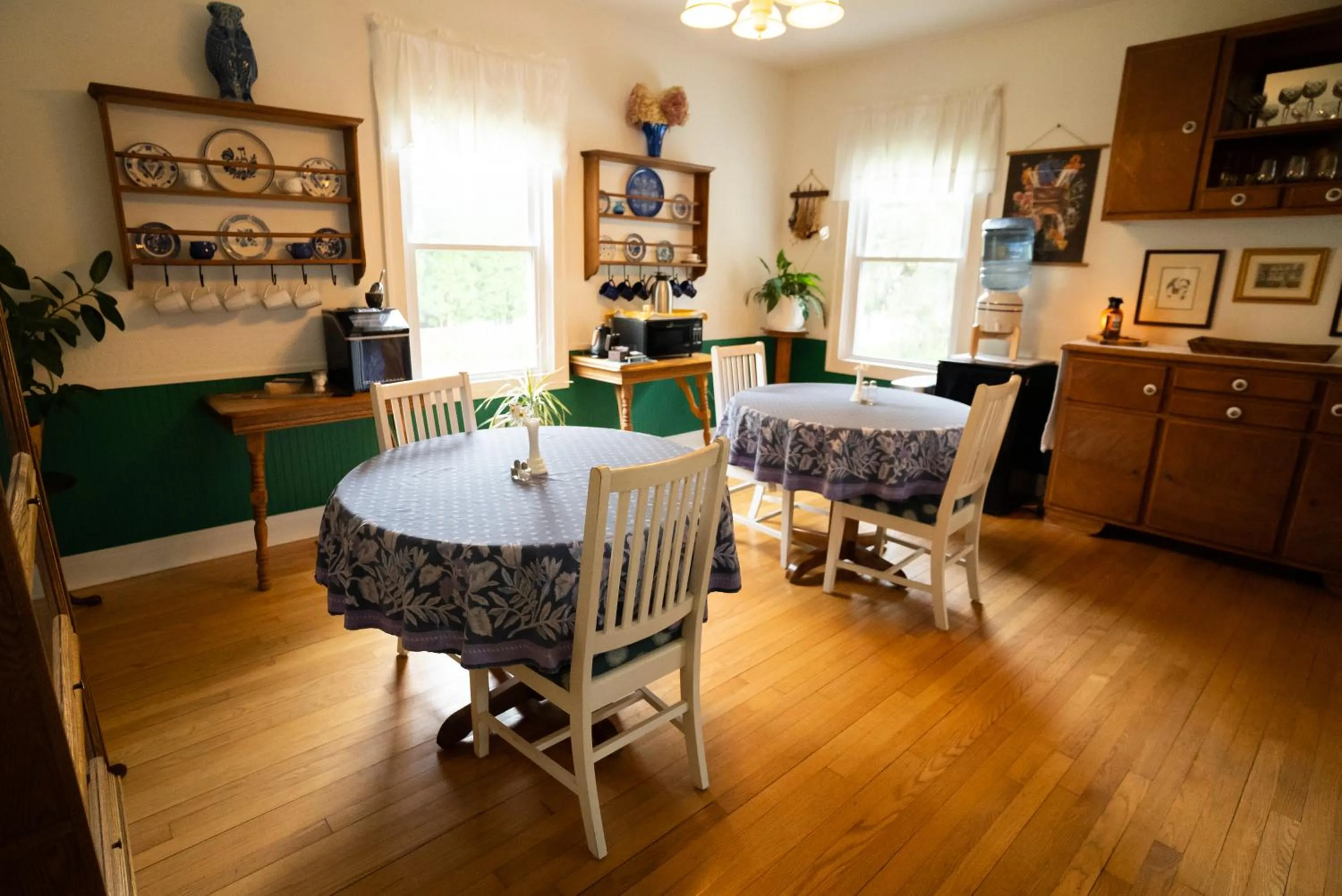 Dining area in Garden Grove Inn Bed and Breakfast