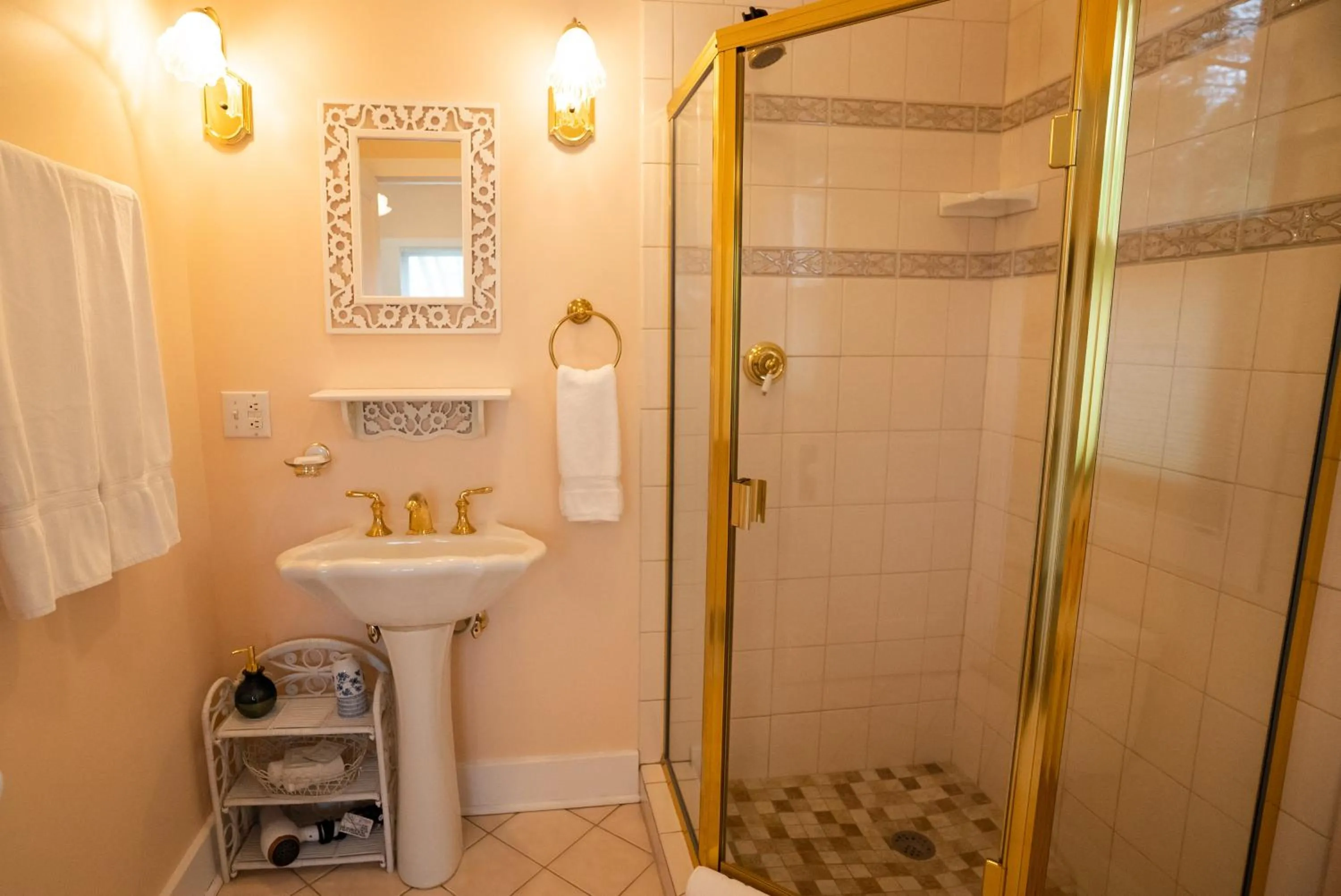 Shower in Garden Grove Inn Bed and Breakfast