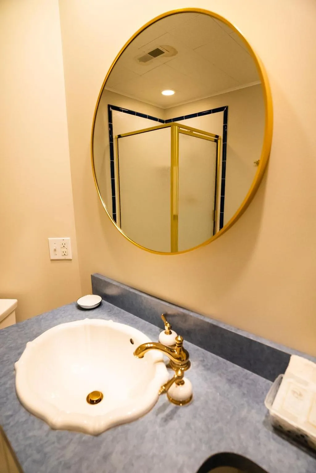 Bathroom in Garden Grove Inn Bed and Breakfast