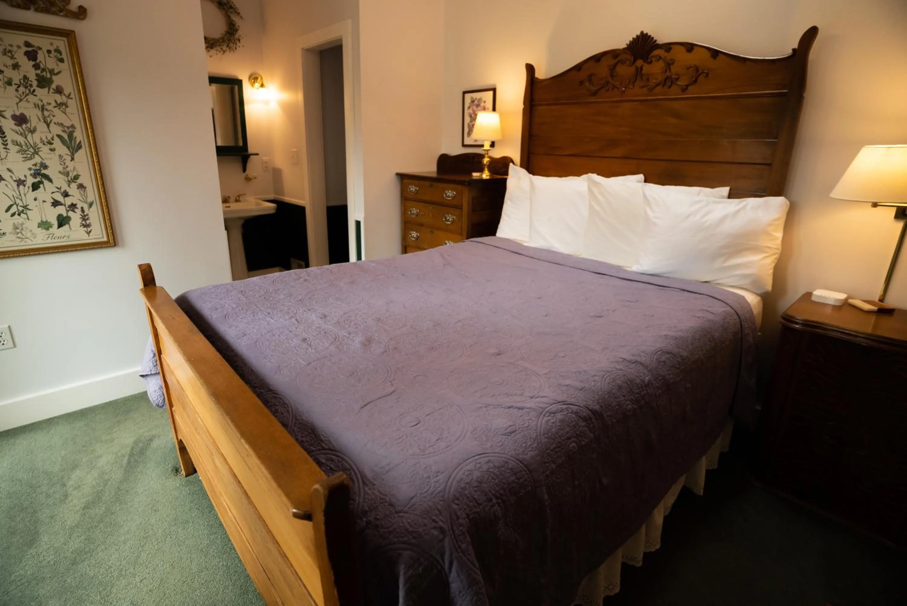 Bed in Garden Grove Inn Bed and Breakfast