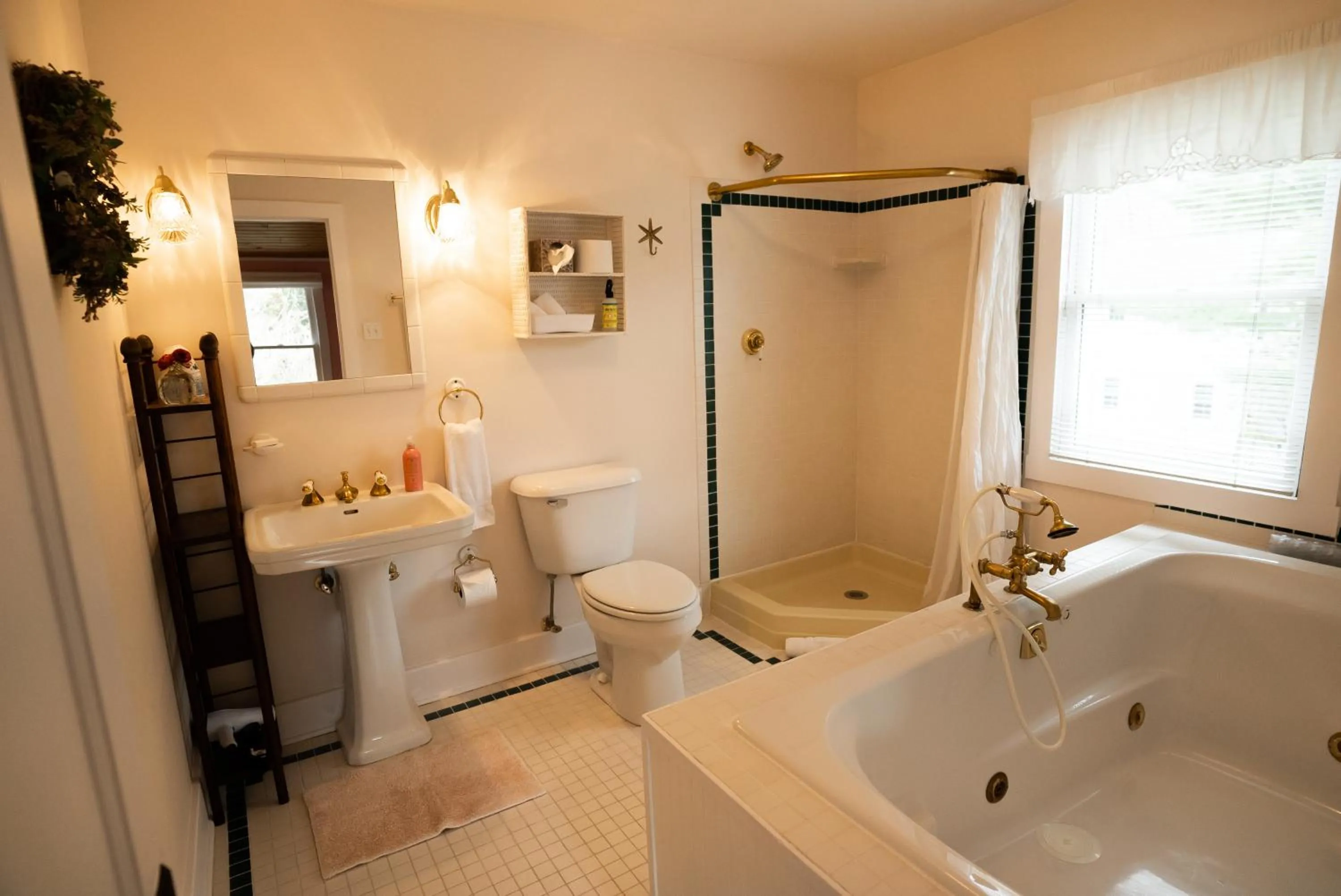 Shower in Garden Grove Inn Bed and Breakfast
