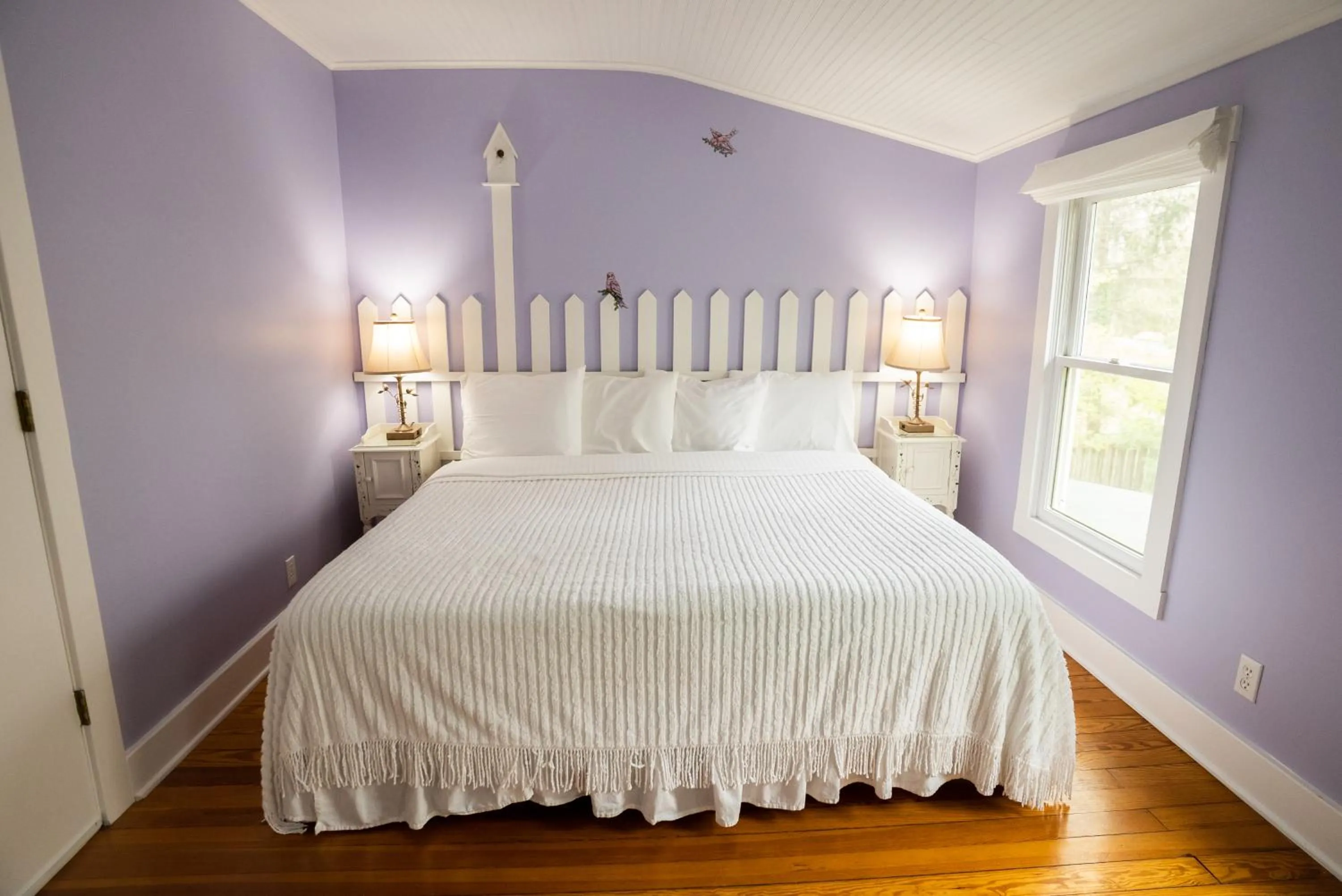 Bed in Garden Grove Inn Bed and Breakfast