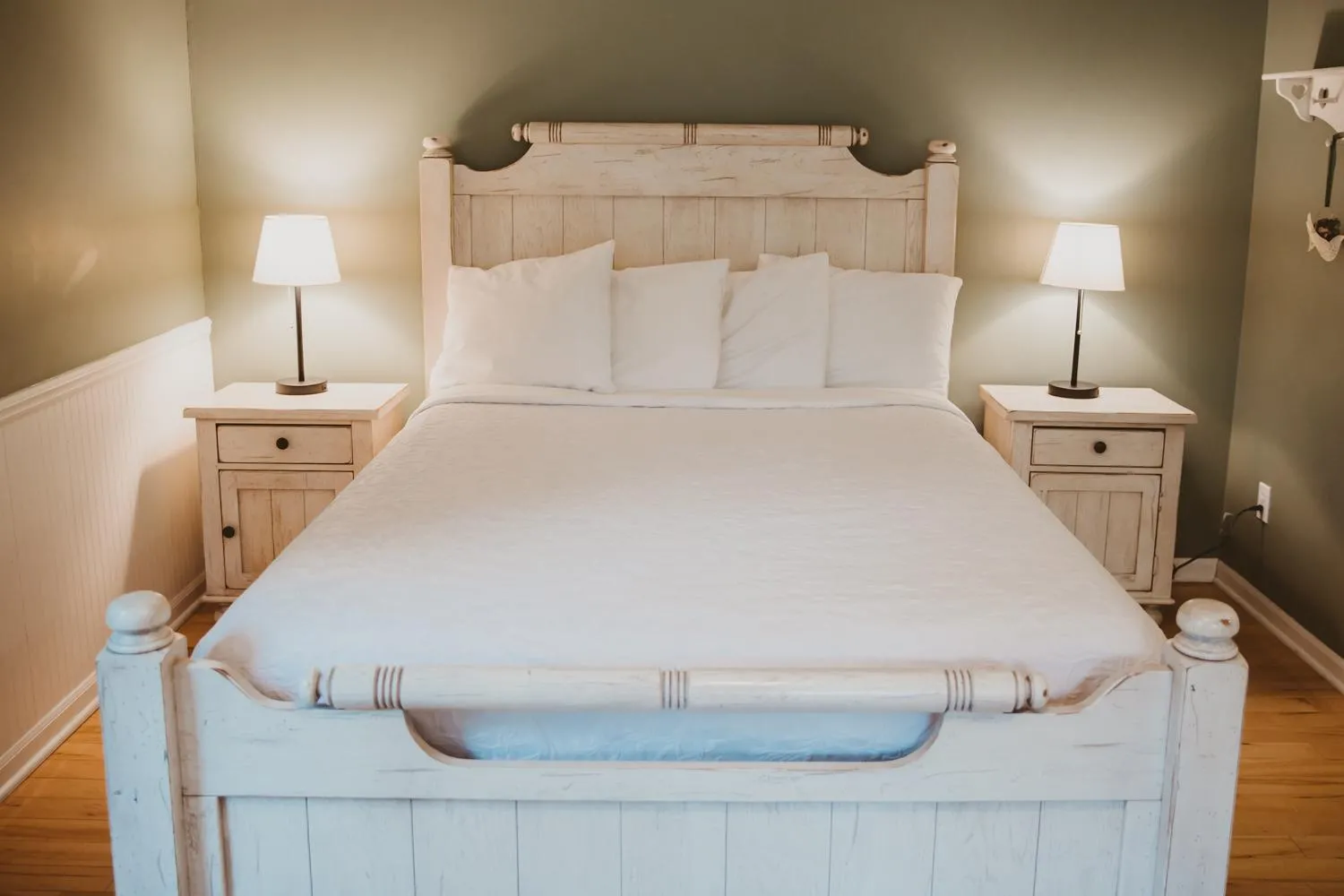Bed in Garden Grove Inn Bed and Breakfast