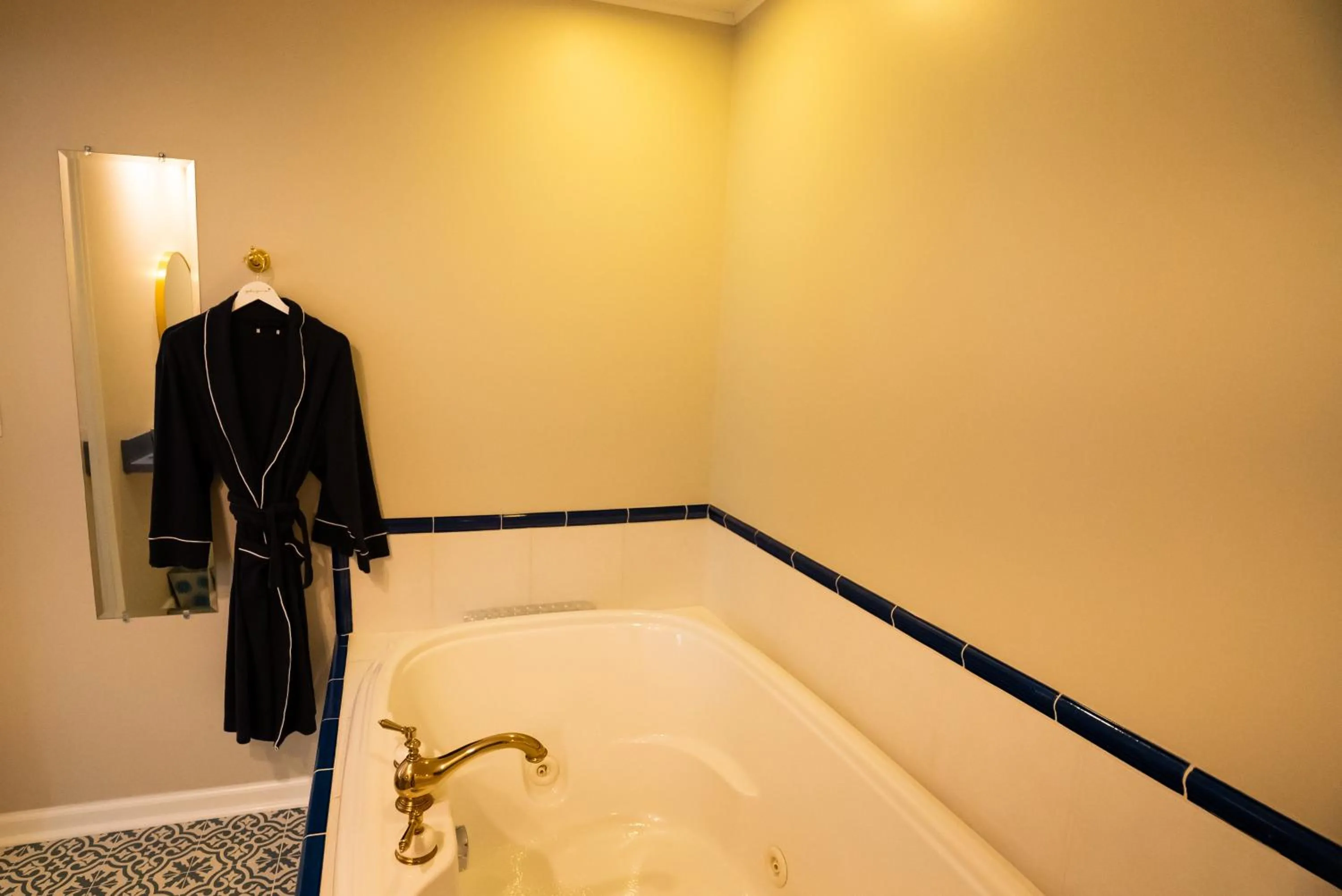 Bathroom in Garden Grove Inn Bed and Breakfast