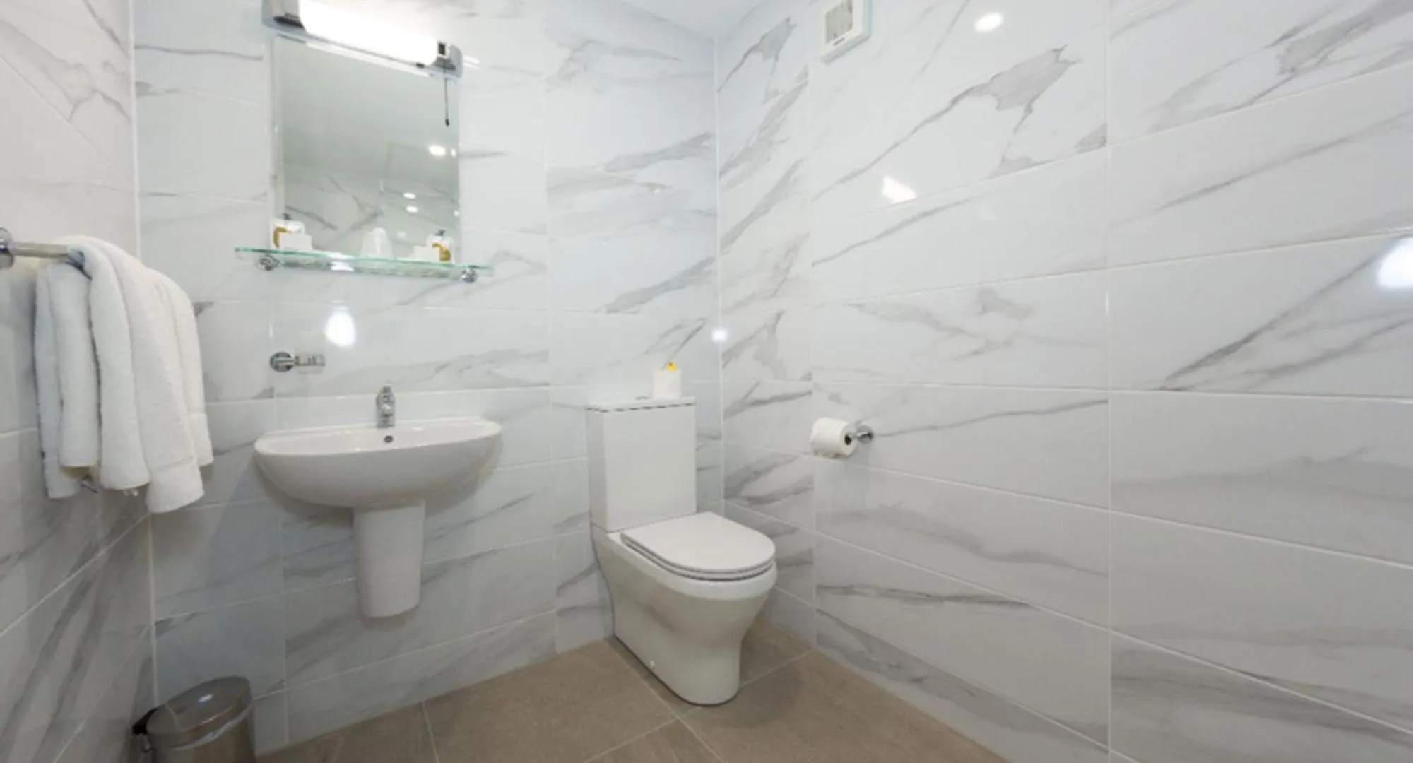 Bathroom in Commodore Hotel