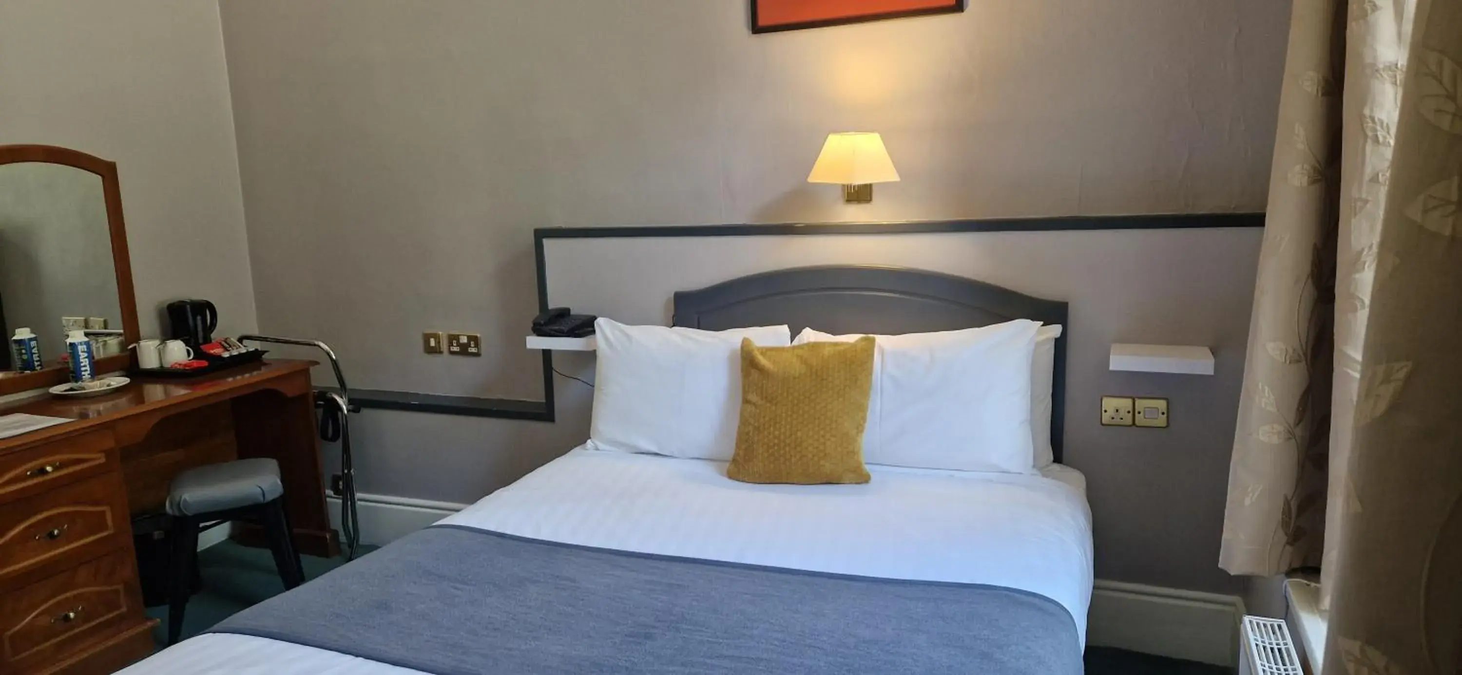 Bedroom, Bed in Commodore Hotel Bedroom, Bed in Commodore Hotel