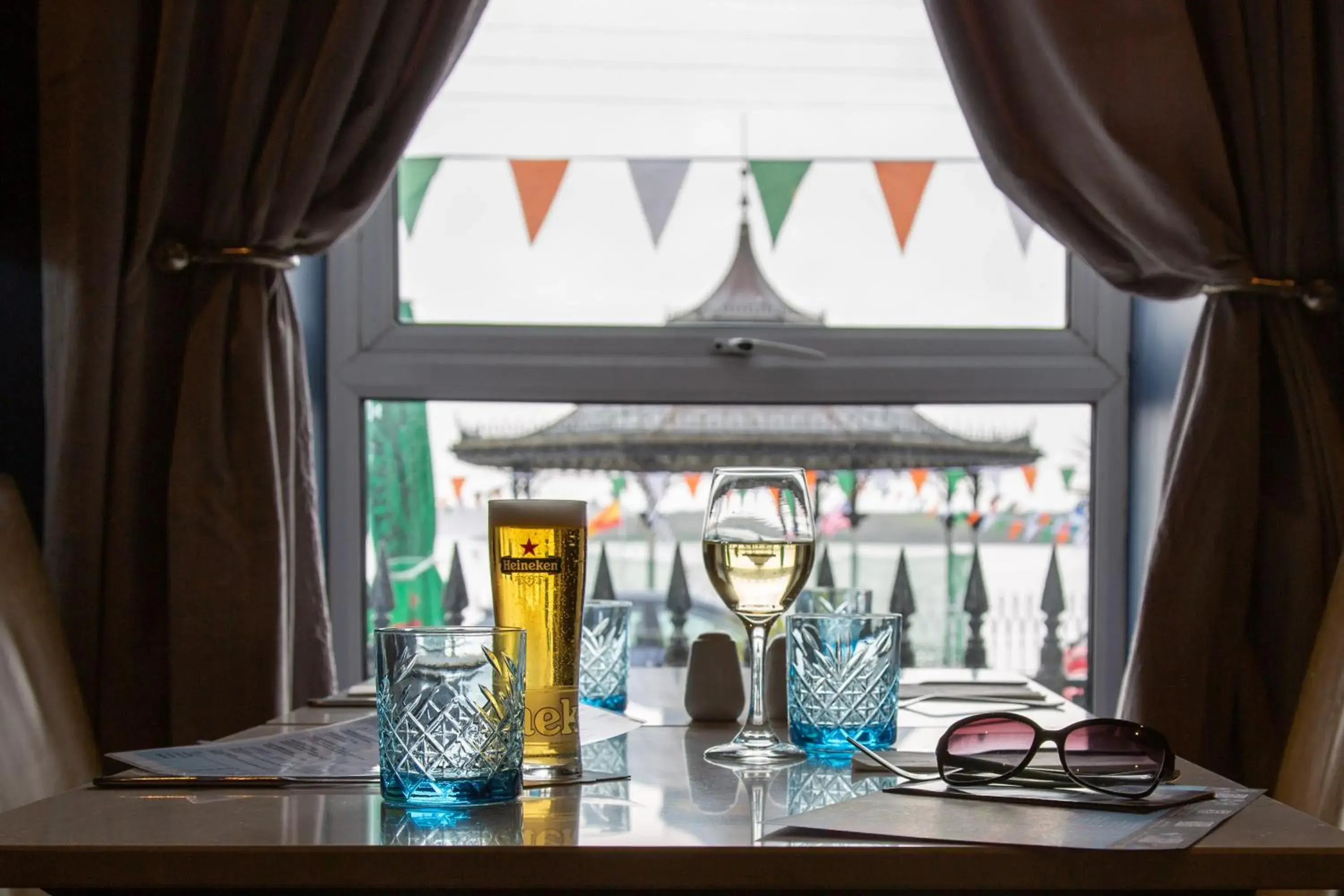 Food and drinks in Commodore Hotel Food and drinks in Commodore Hotel