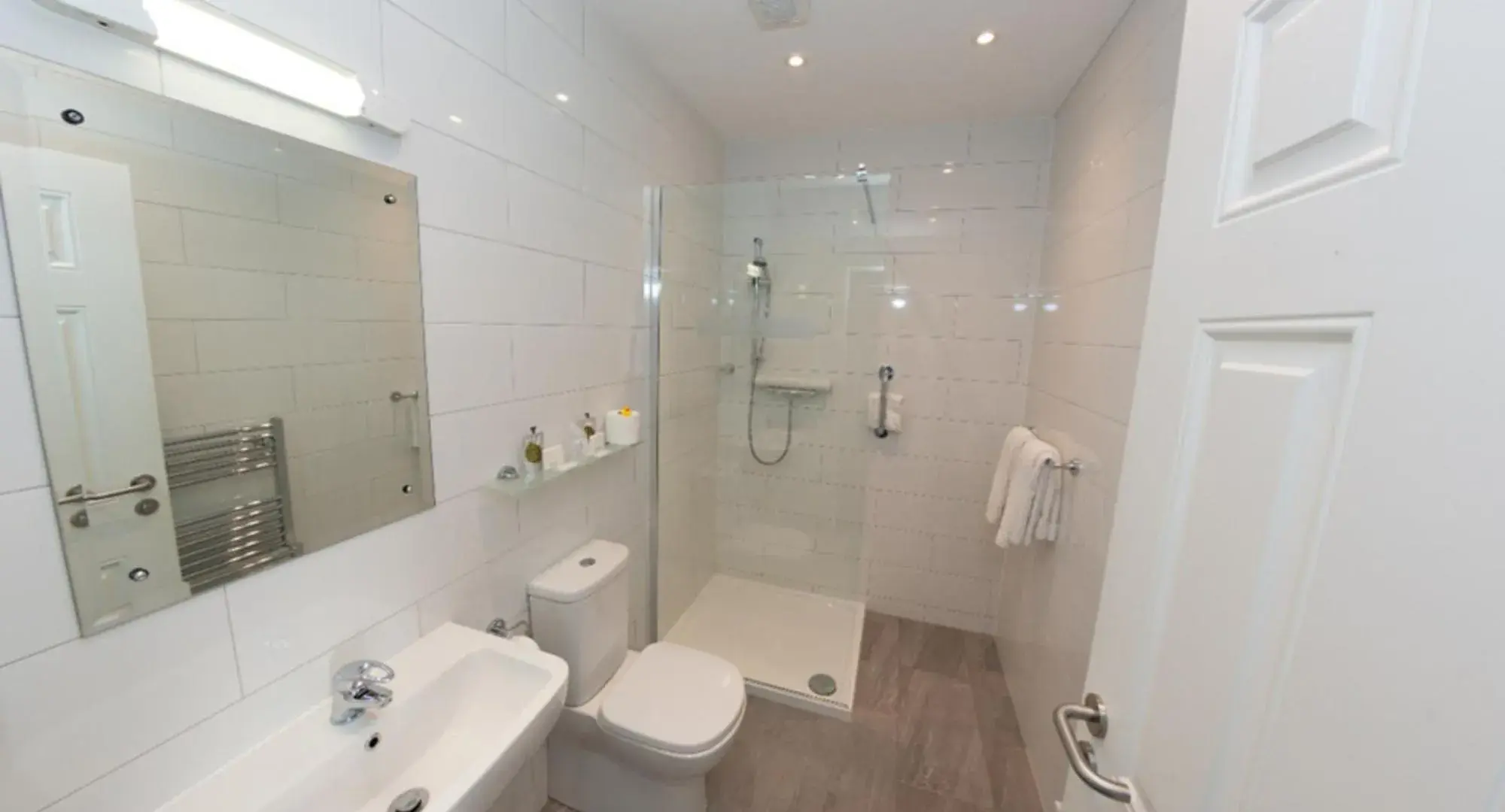 Small Double Room in Commodore Hotel Small Double Room in Commodore Hotel