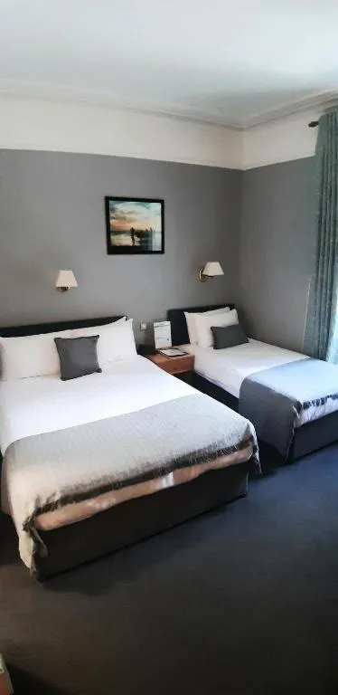 Bedroom, Bed in Commodore Hotel