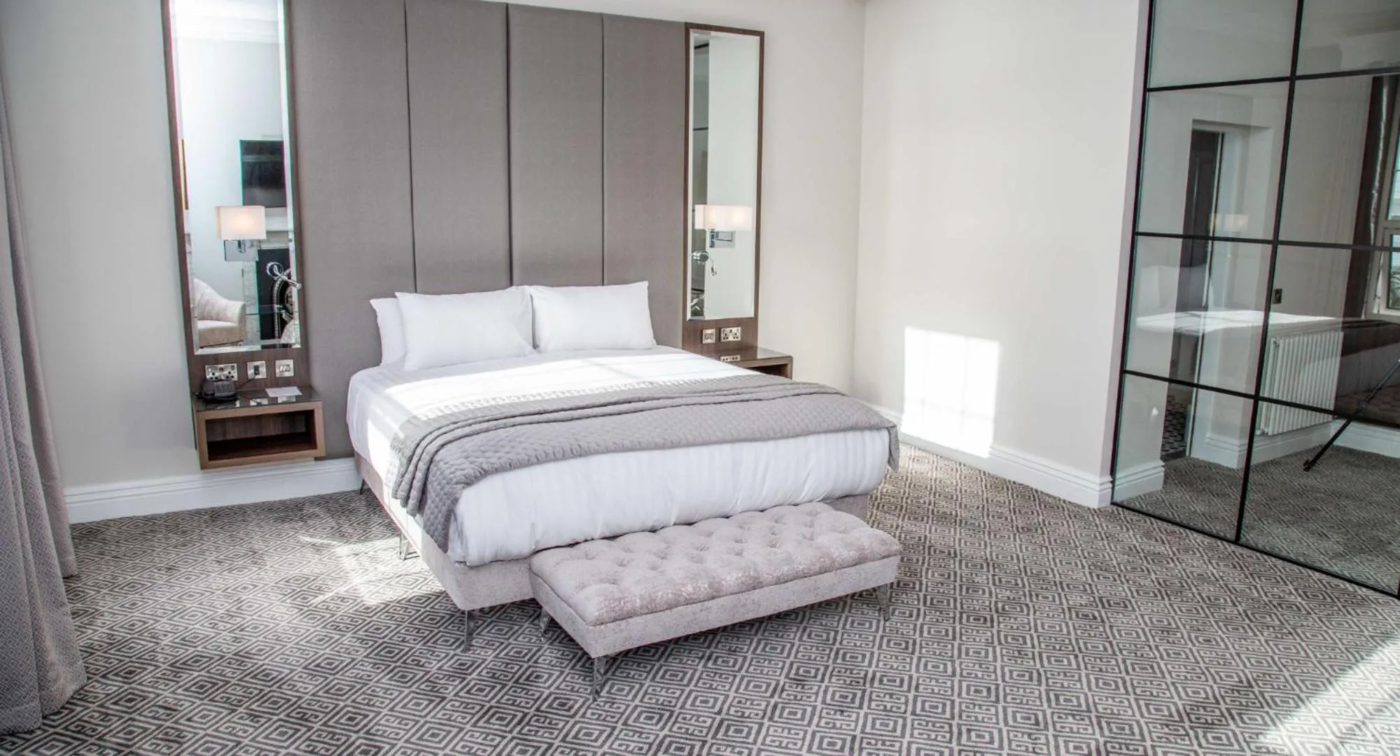 Bedroom, Bed in Commodore Hotel