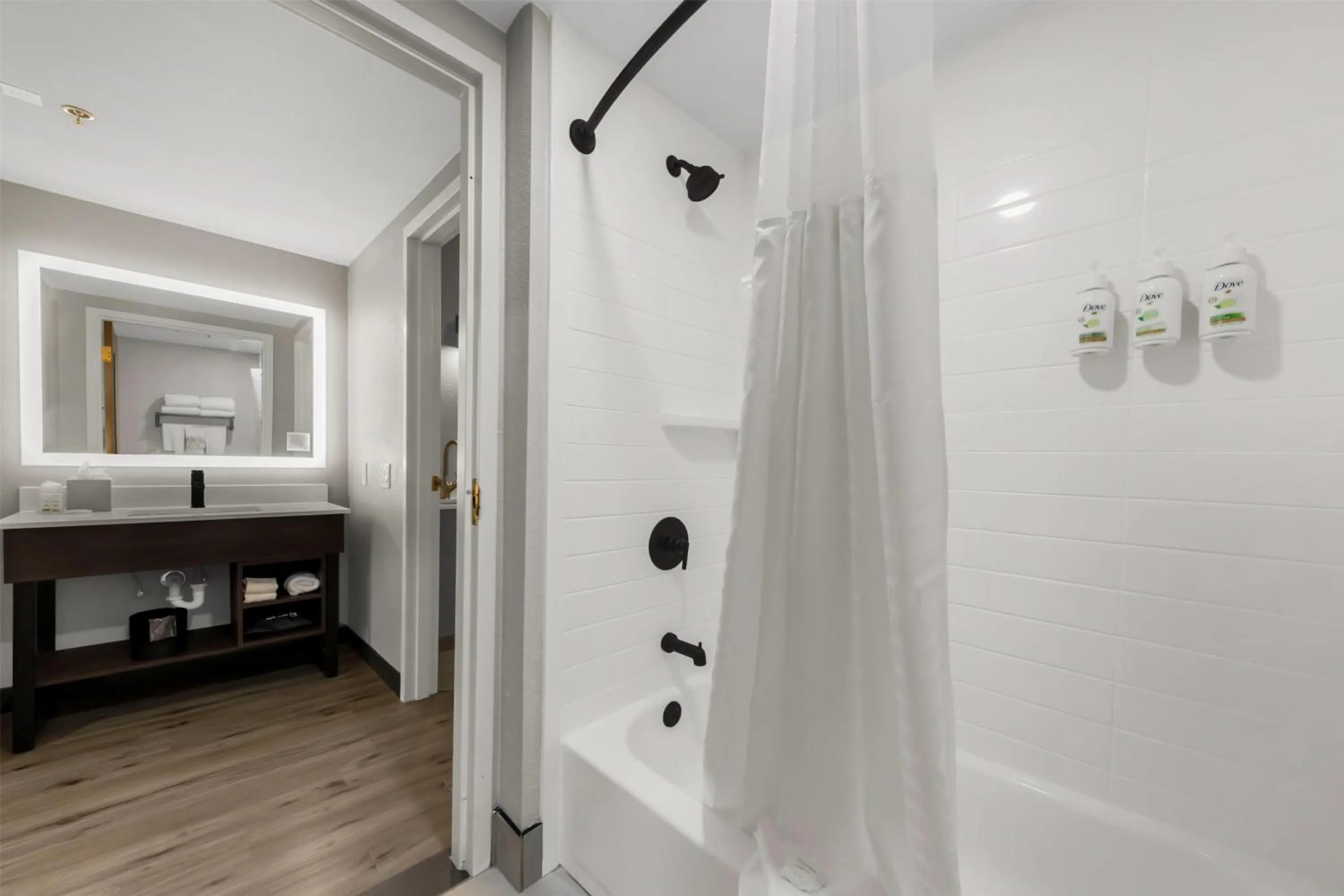 Photo of the whole room in Hawthorn Extended Stay by Wyndham College Station