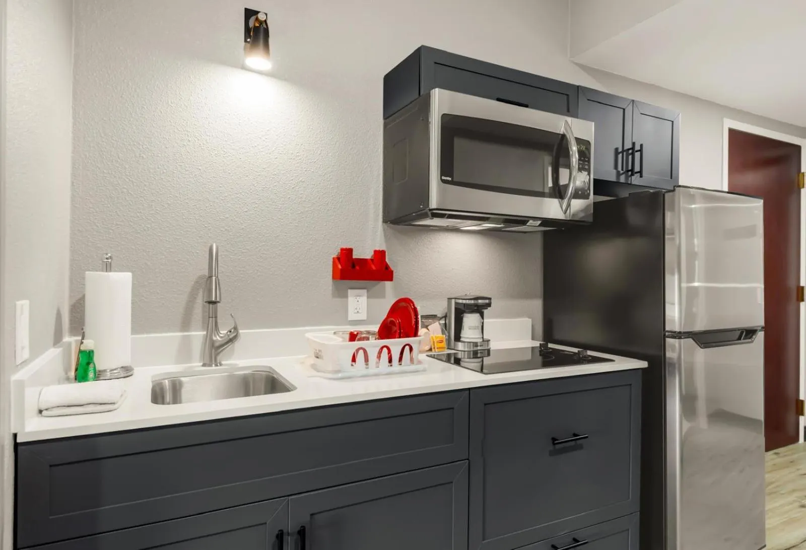 Kitchen or kitchenette in Hawthorn Extended Stay by Wyndham College Station