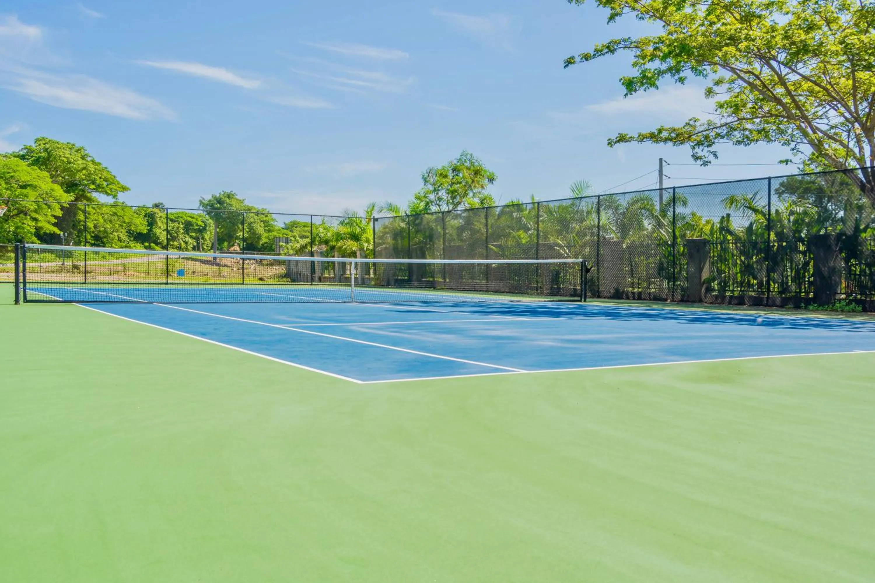 Tennis court in Stunning Ocean View