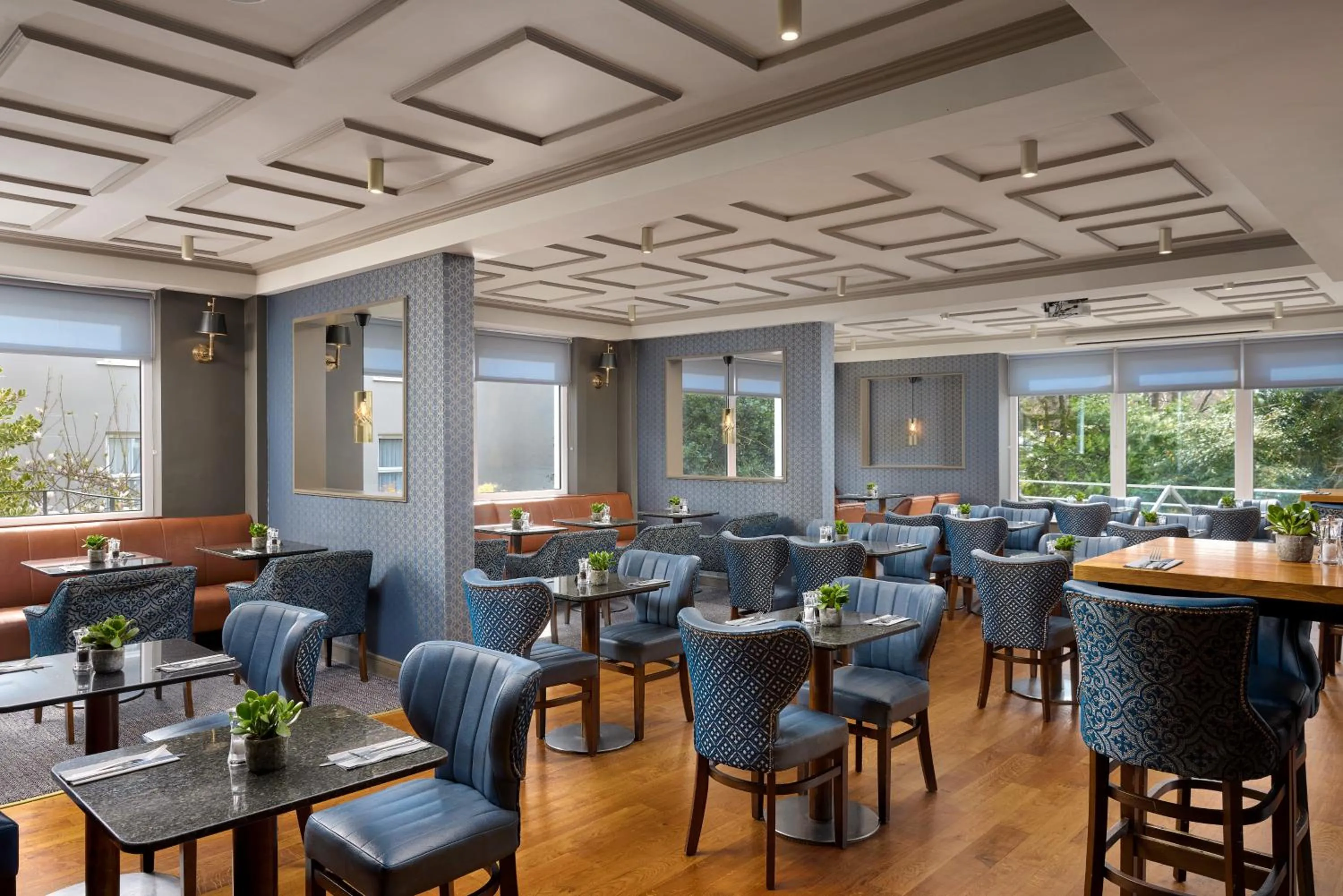 Restaurant/places to eat in The Sandymount Hotel