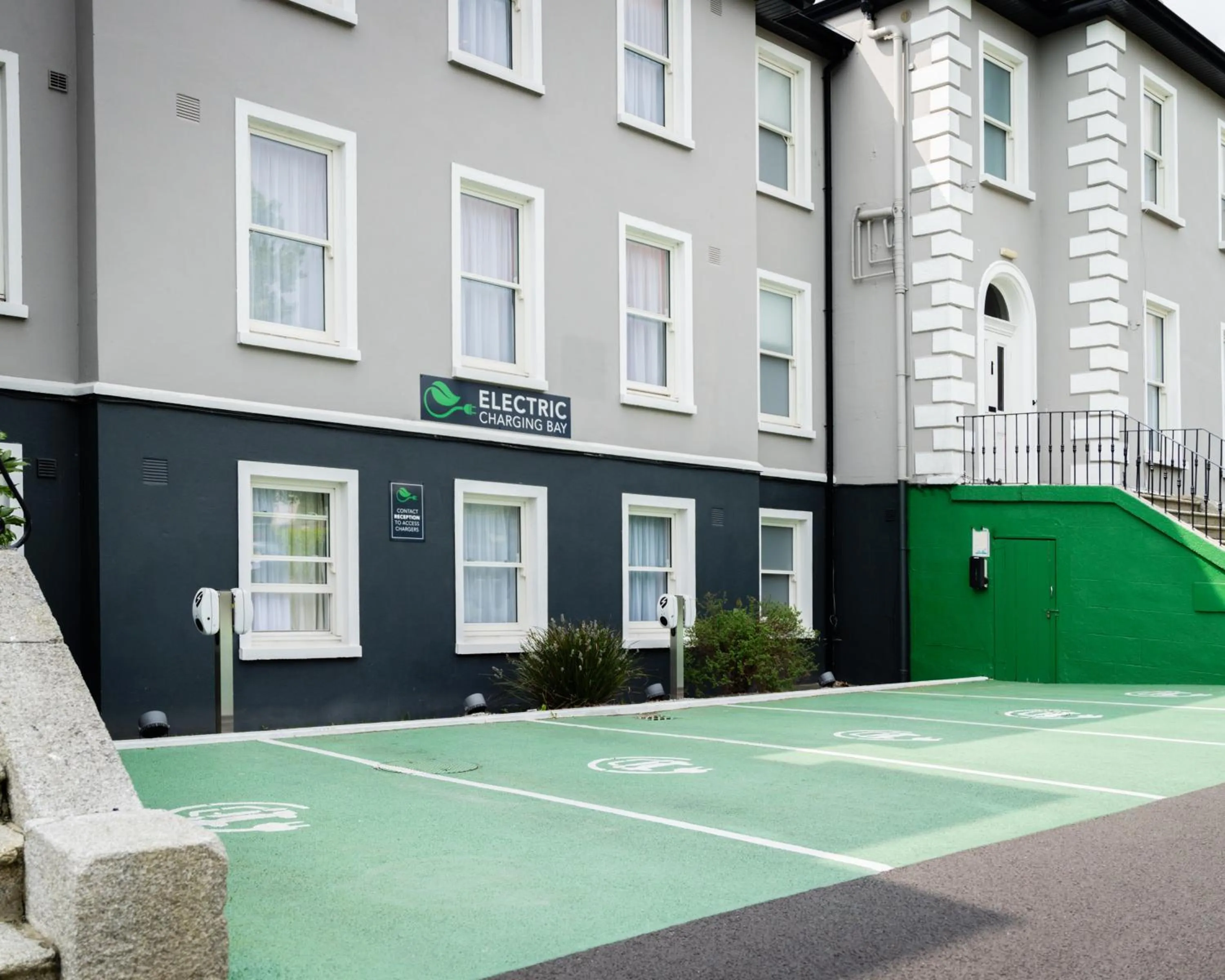 Restaurant/places to eat in The Sandymount Hotel