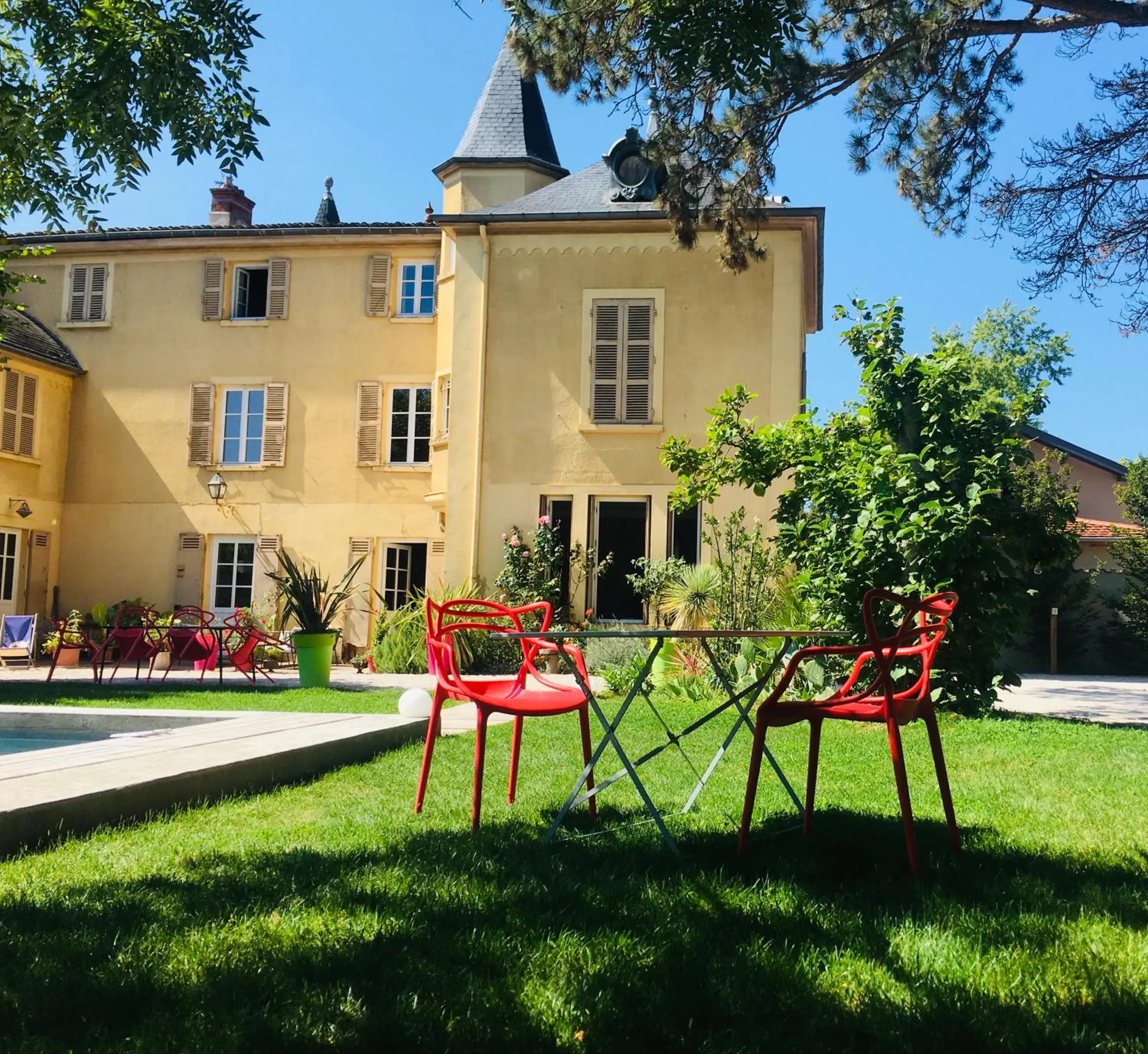 Aux Tourelles 1888 - Tres Proche Lyon #Clim #Piscine #Netflix #Parking Payant Securise Aux Tourelles 1888 - Tres Proche Lyon #Clim #Piscine #Netflix #Parking Payant Securise