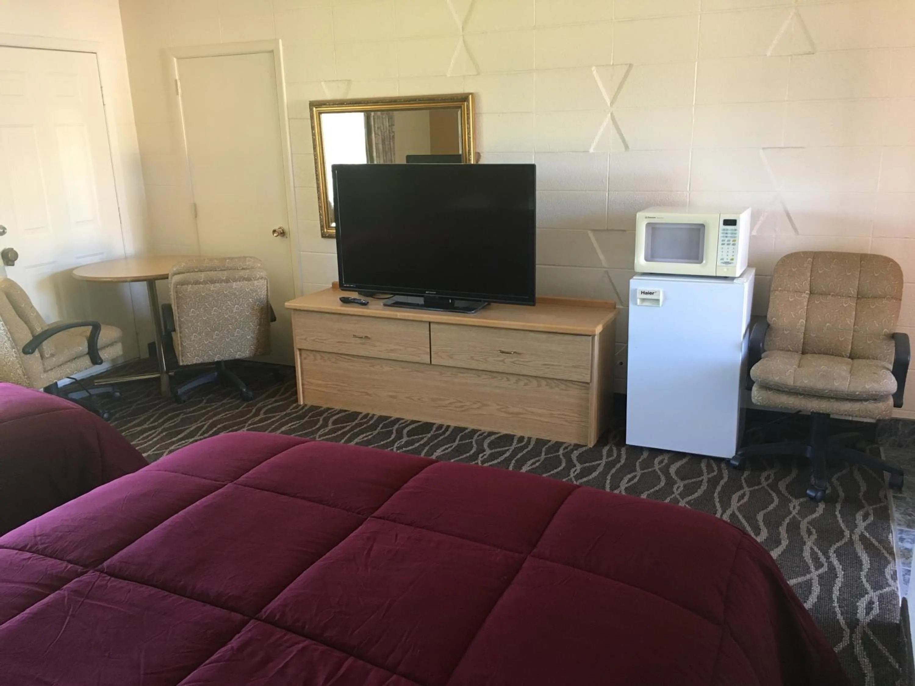 Bedroom in Budget Inn Motel