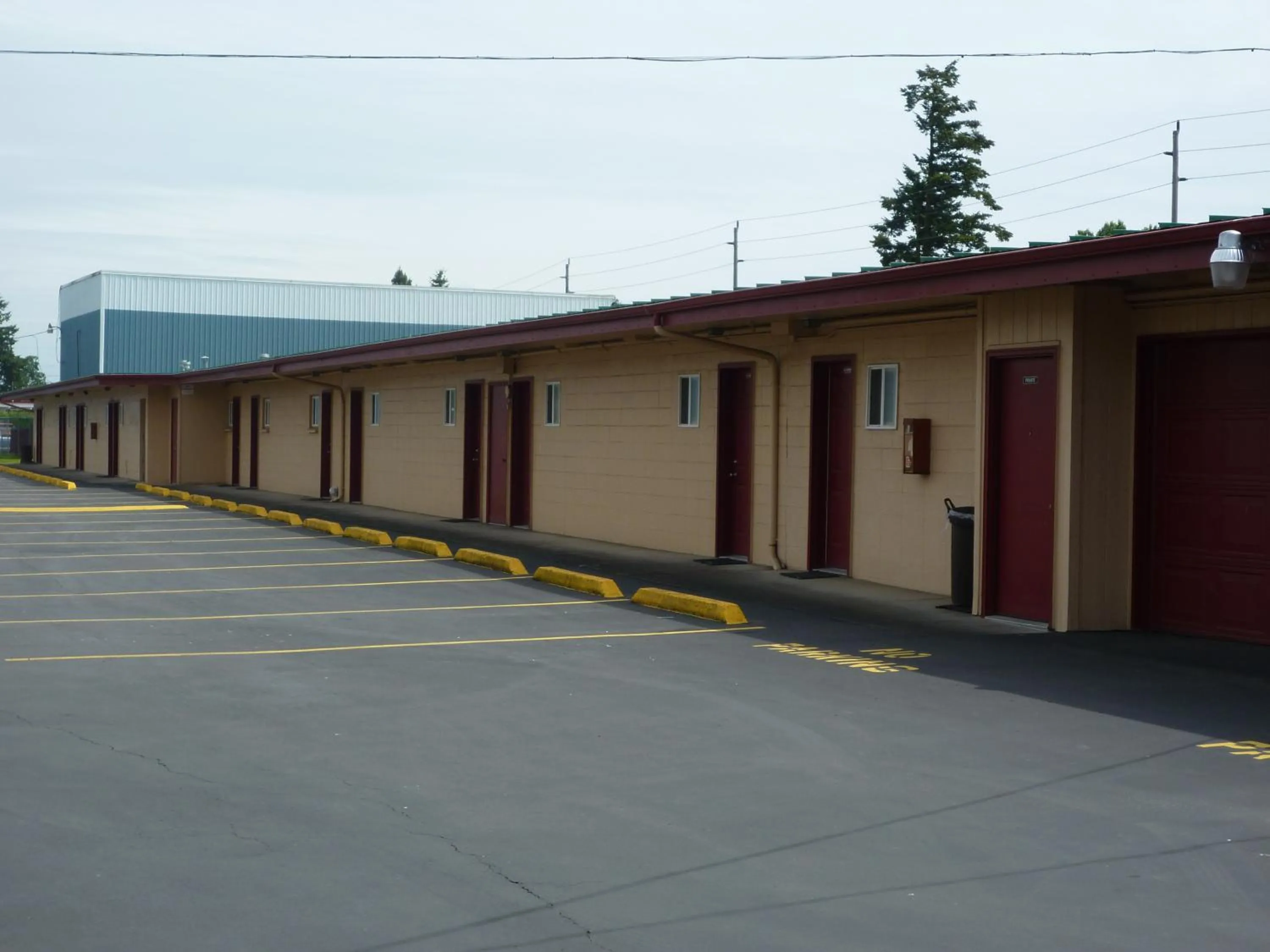 Property building in Budget Inn Motel
