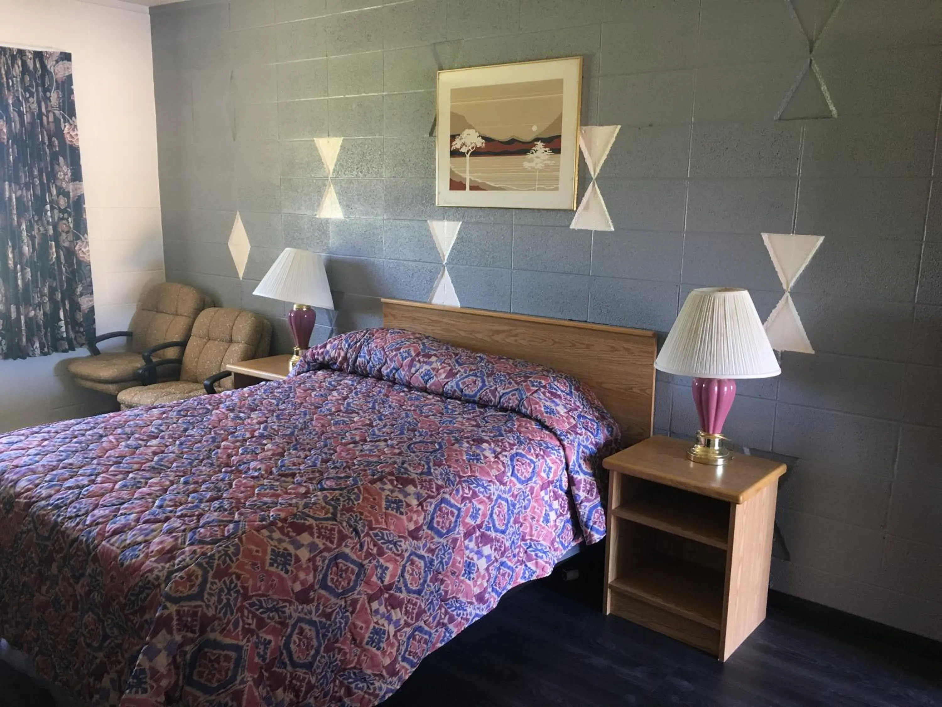 Bedroom, Bed in Budget Inn Motel
