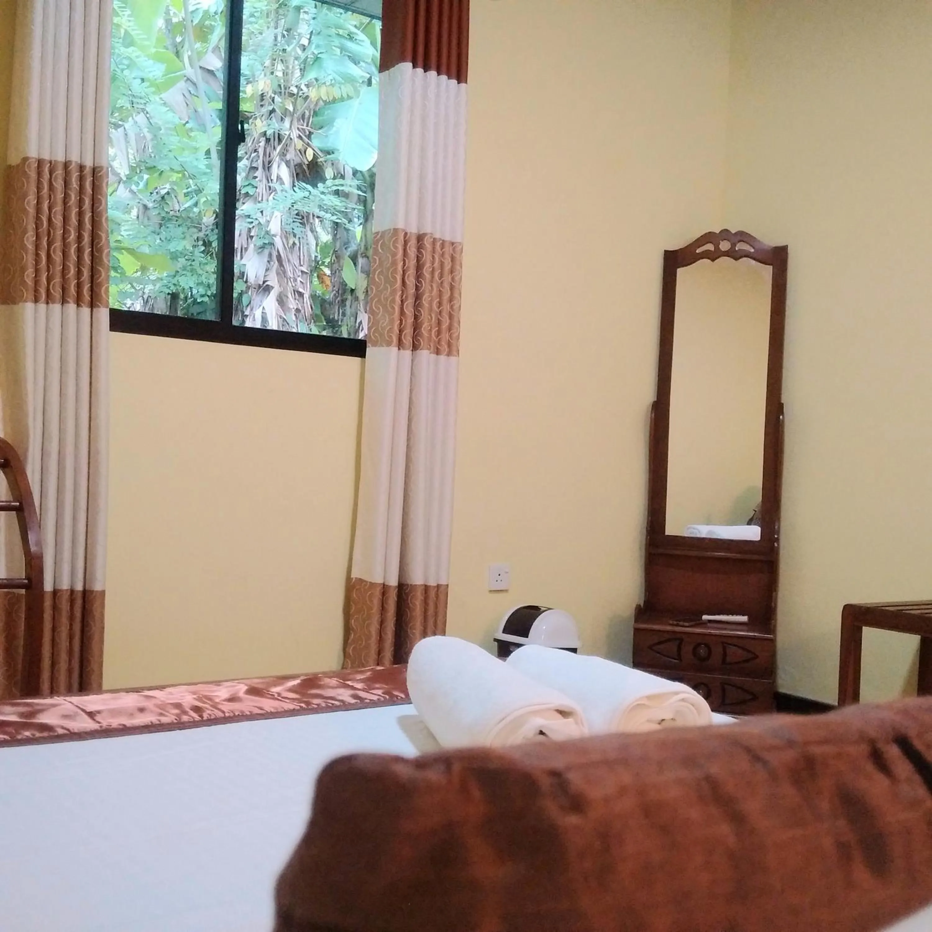 Bedroom, Bed in Avian Garden Udawalawe