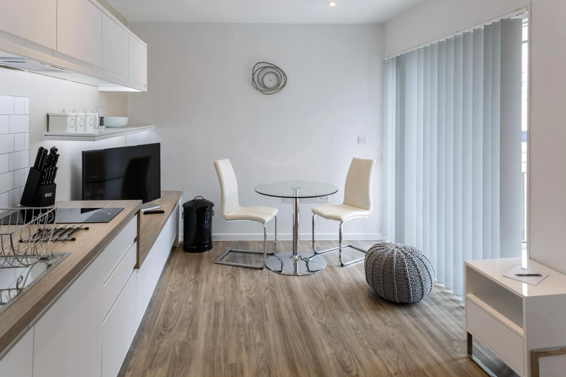 Dining area in Citystay Living - Devonshire Road