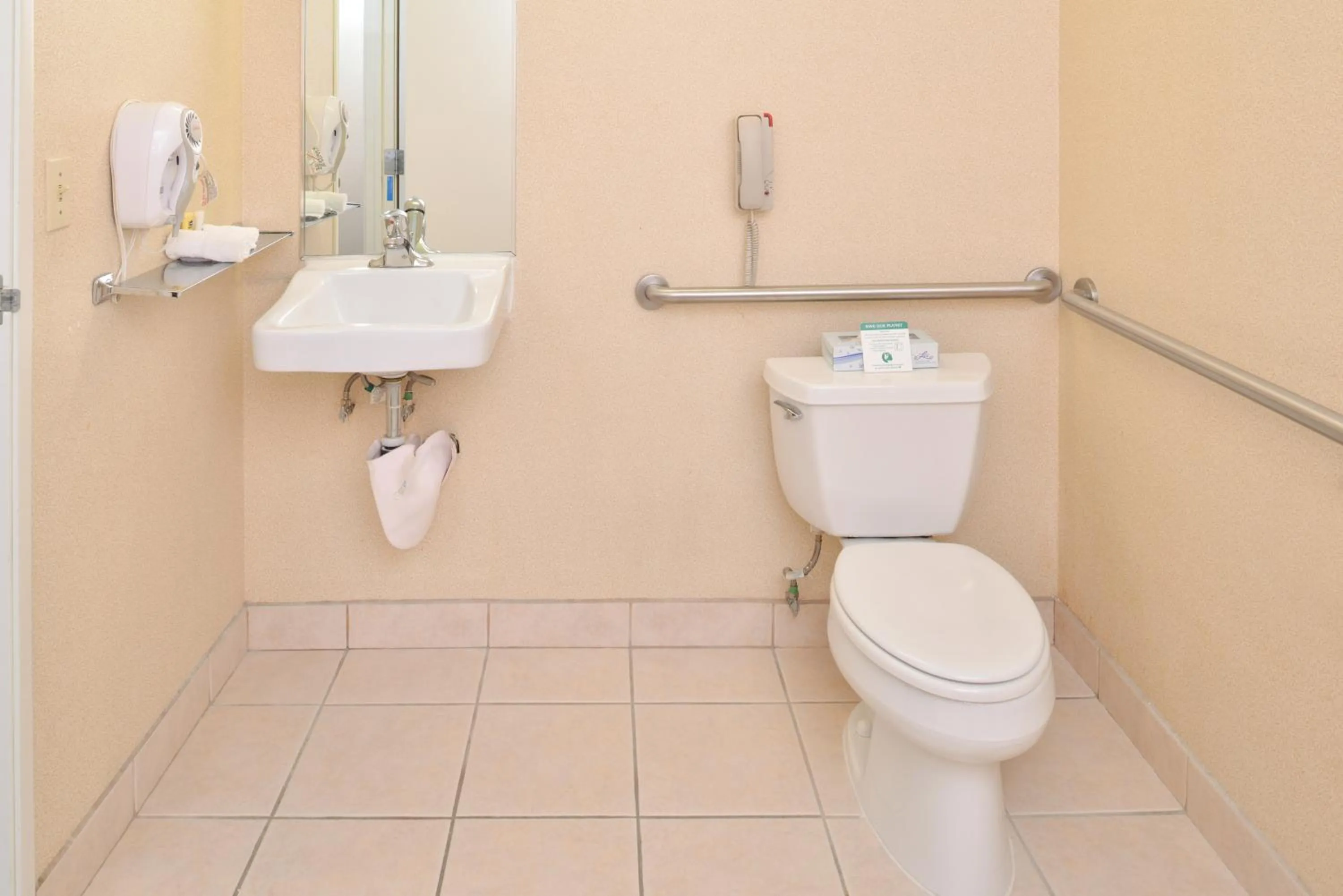 Bathroom in Starlight Inn & Suites Motel 29 Palms Joshua Tree National Park