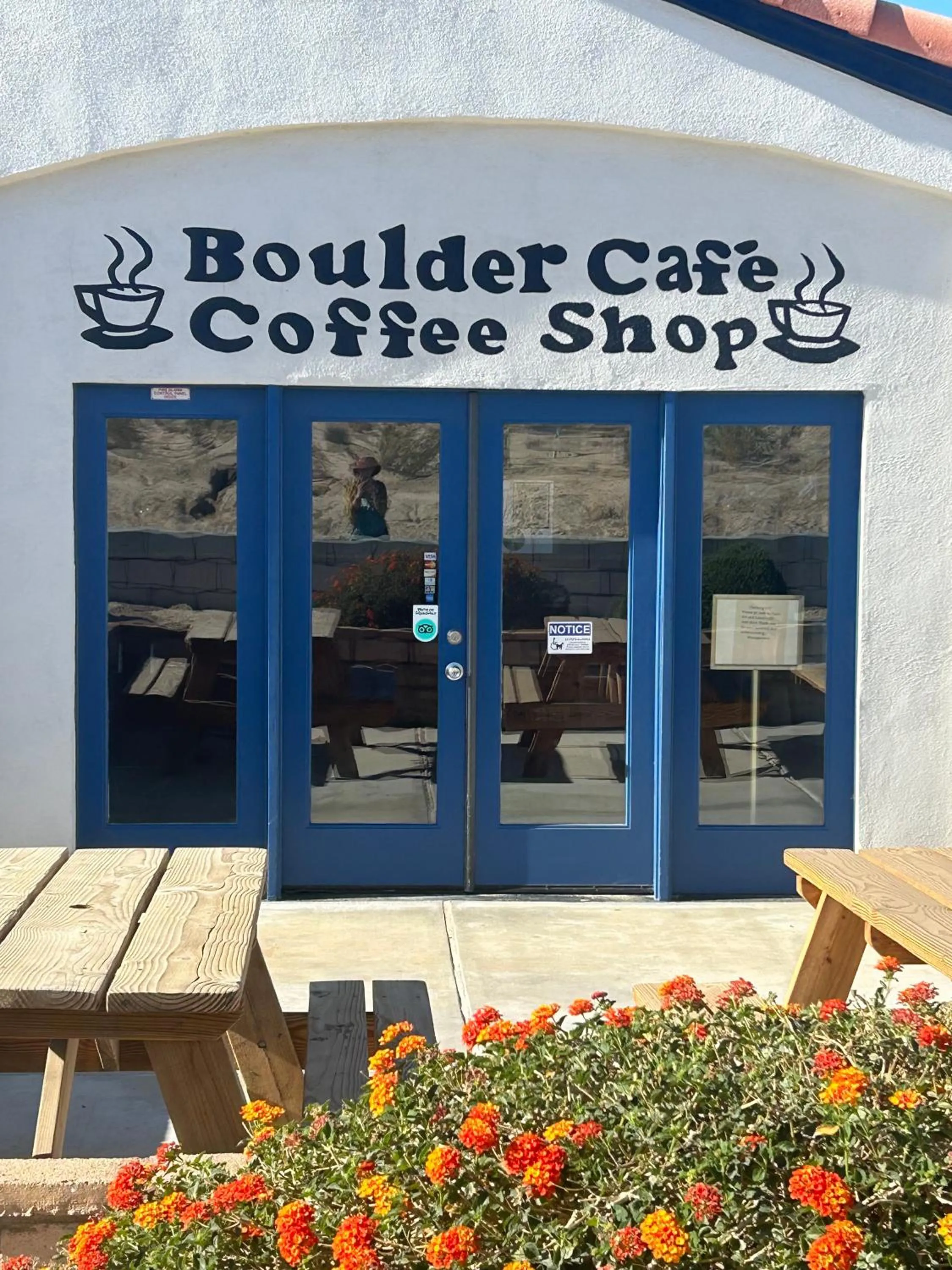 Logo/Certificate/Sign in Starlight Inn & Suites Motel 29 Palms Joshua Tree National Park