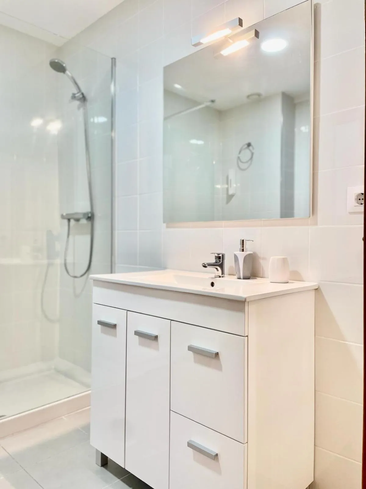 Bathroom in Cíes Premium Suitel García Barbón 73 - Love your Stay