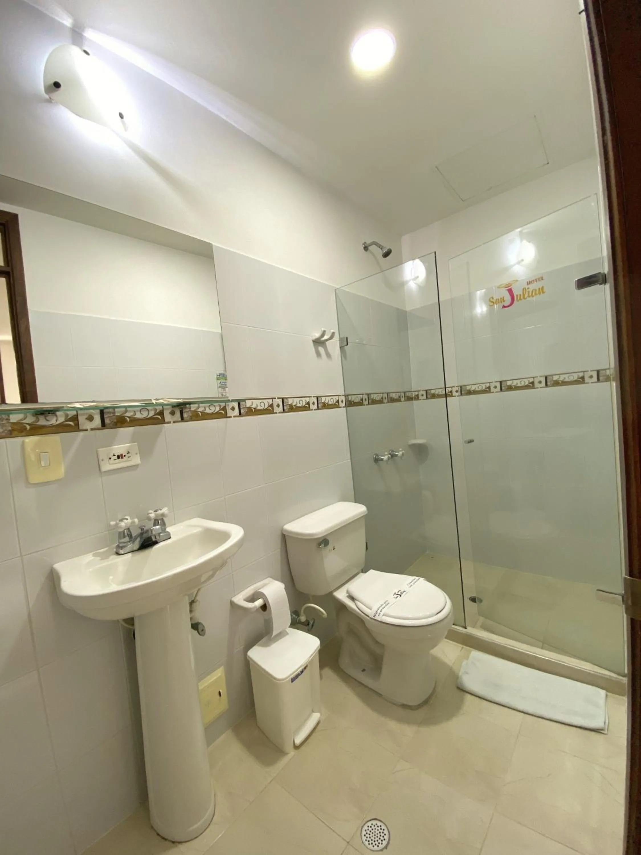 Shower in Hotel San Julian