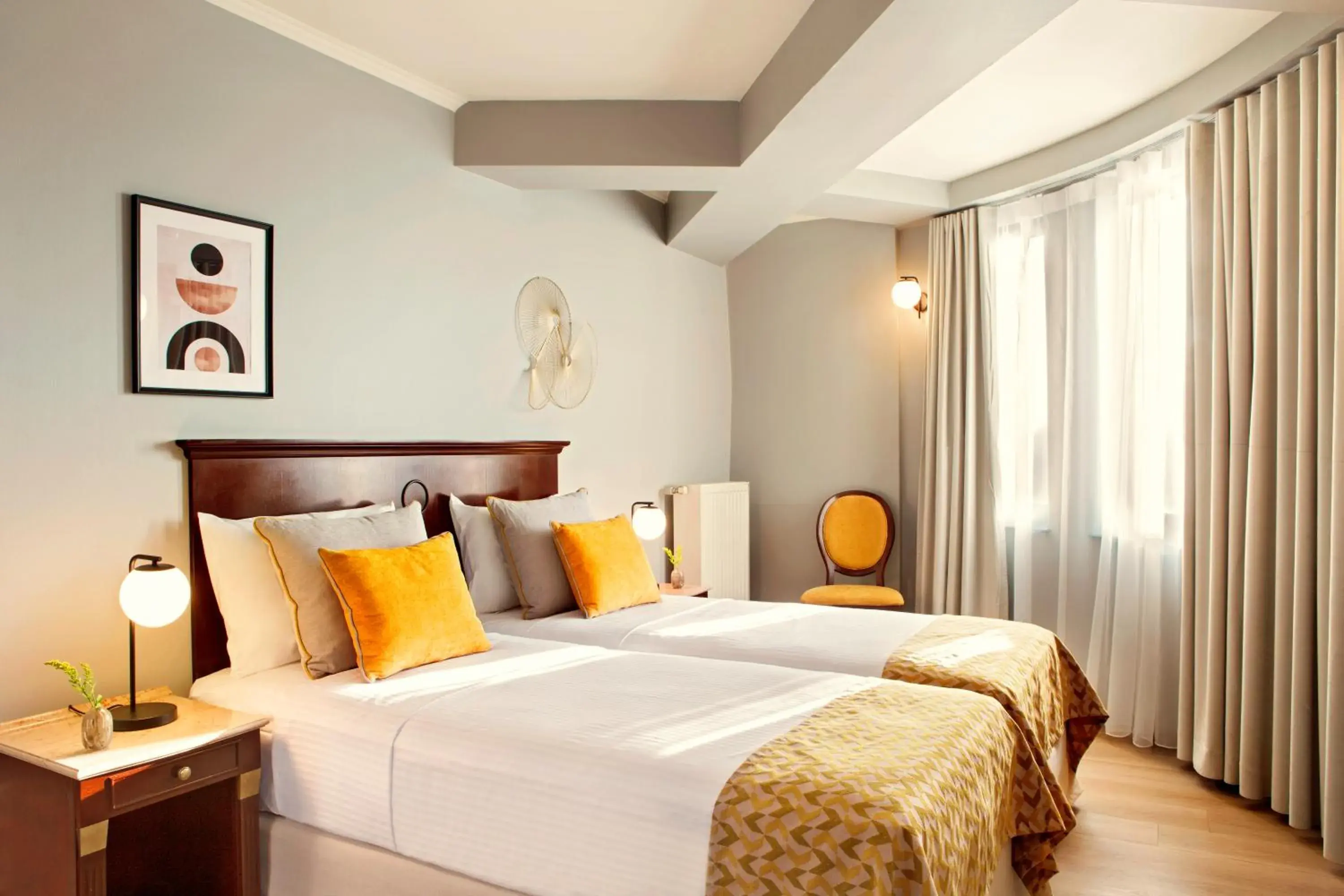 Zeus Essence Bucharest Venezia Zeus Essence Bucharest Venezia