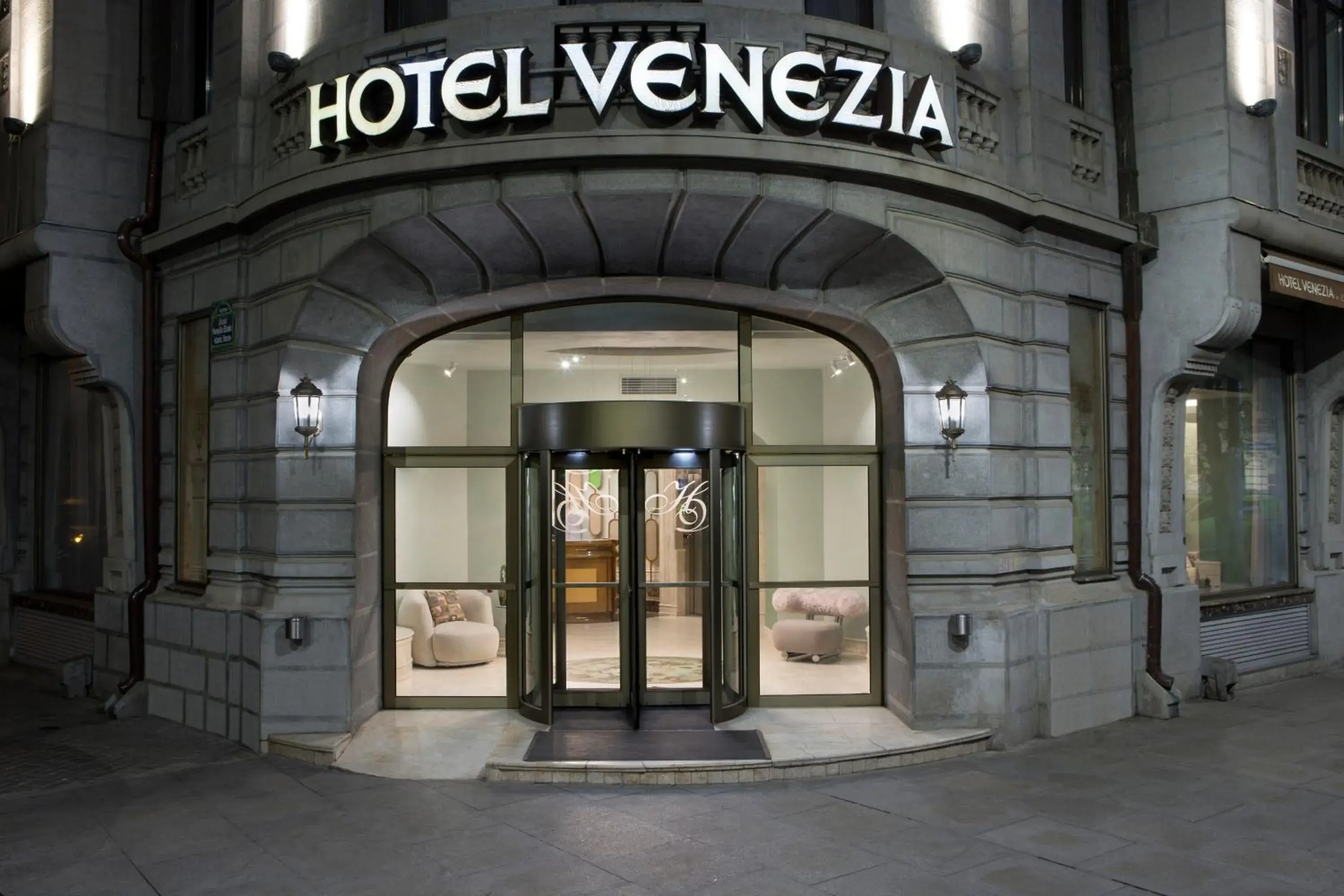 Facade/entrance in Zeus Essence Bucharest Venezia Facade/entrance in Zeus Essence Bucharest Venezia