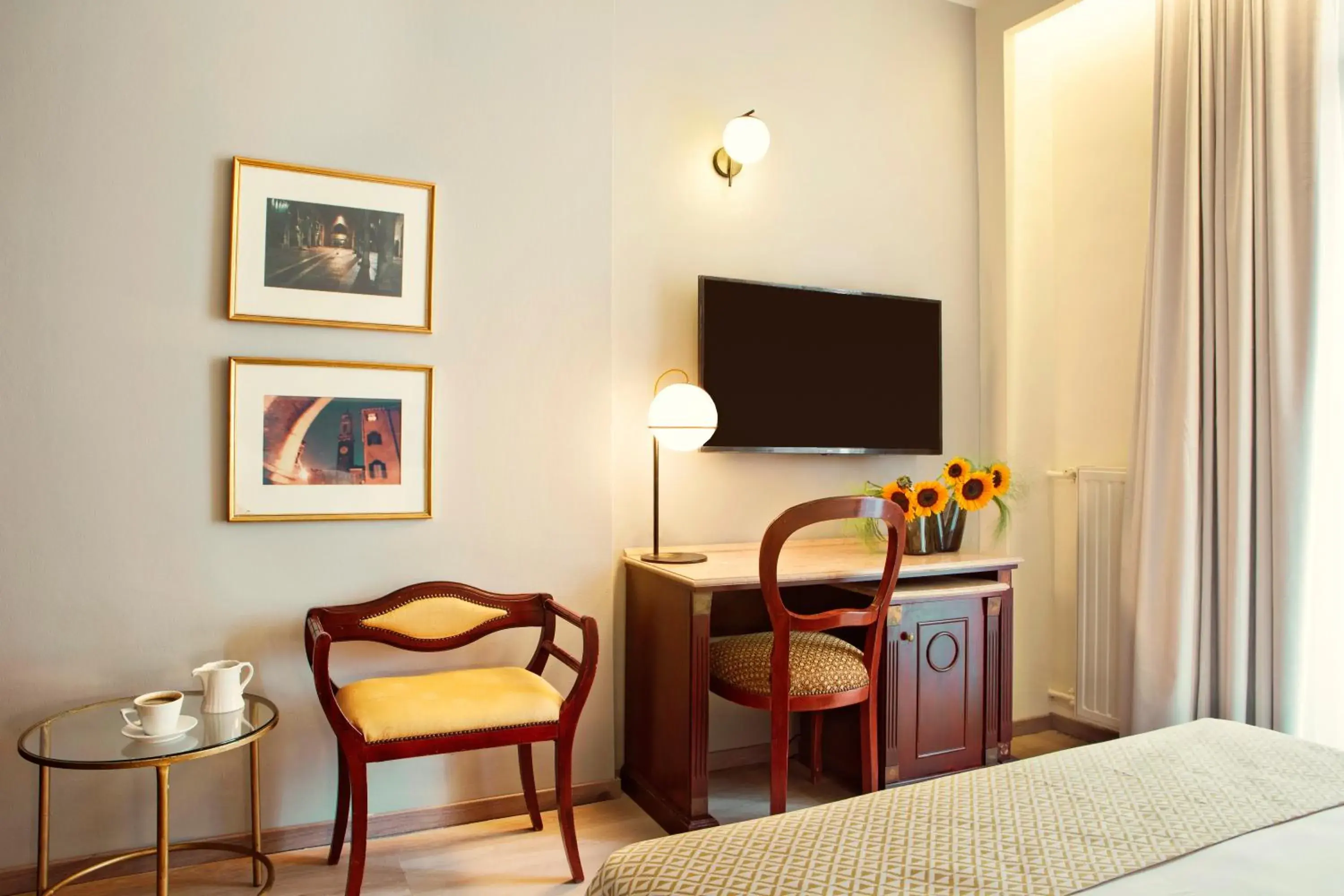 Zeus Essence Bucharest Venezia Zeus Essence Bucharest Venezia